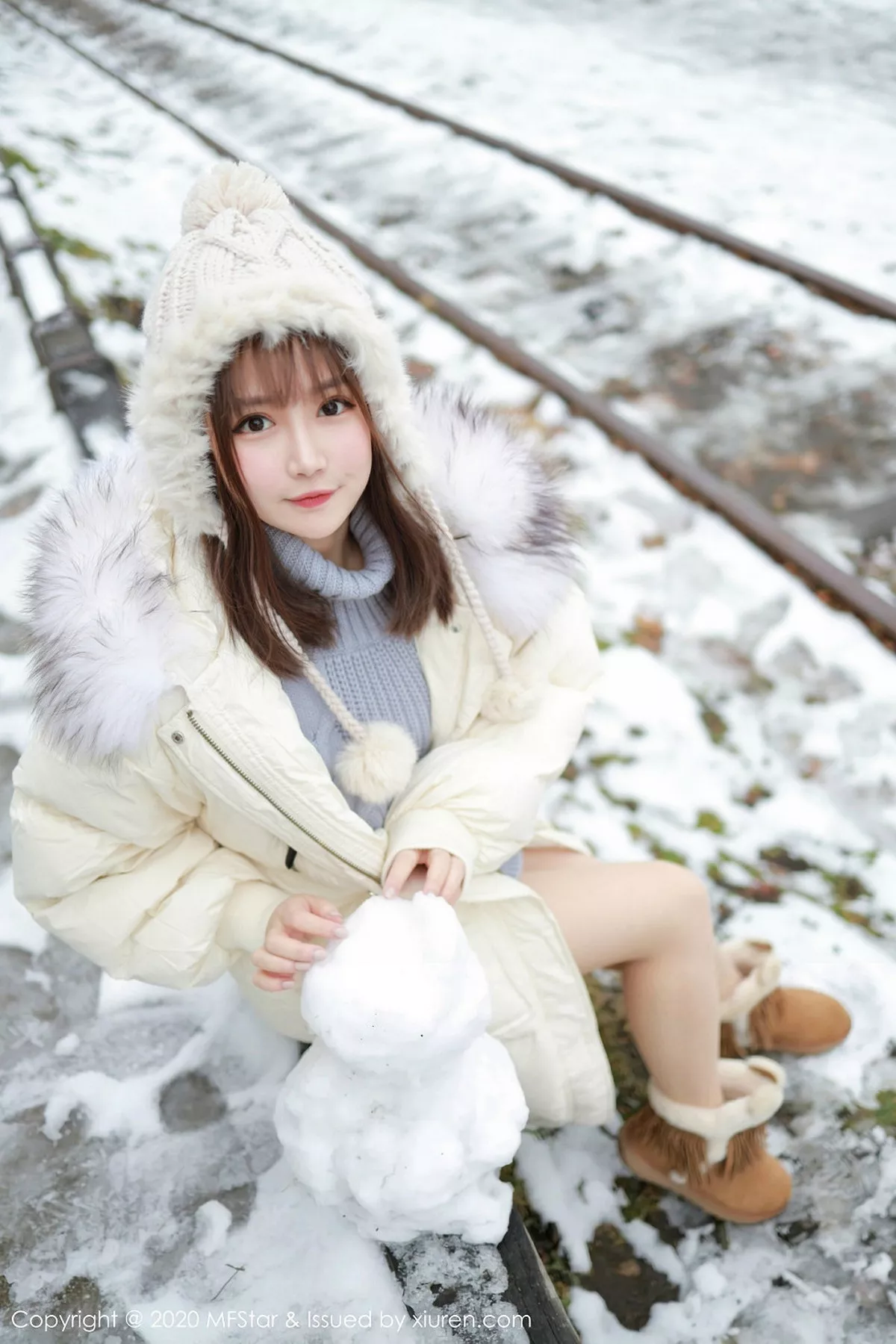 秀人集.com_[MFStar模范学院]Vol.262_嫩模恩率babe北海道旅拍雪地性感开背毛衣诱惑写真50P