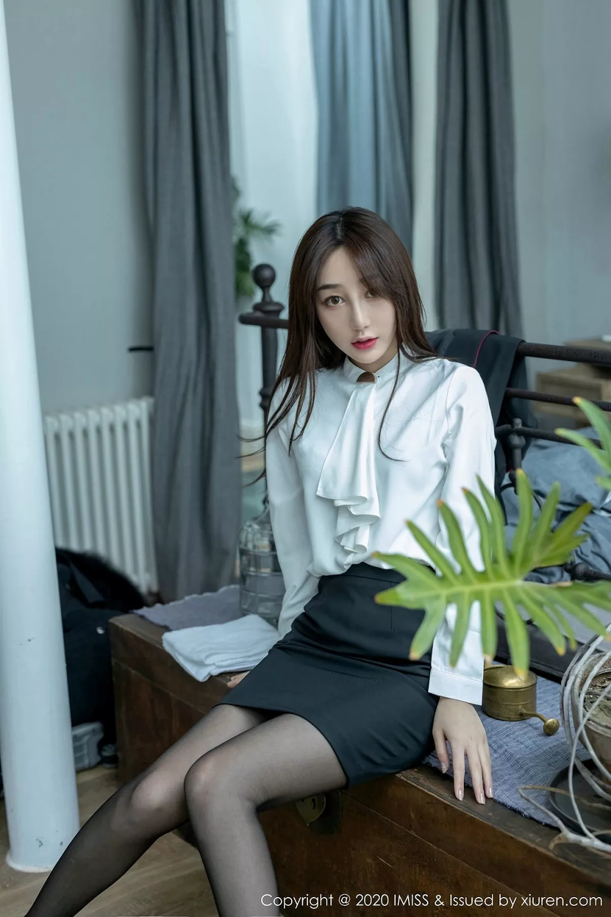 秀人集.com_[IMISS爱蜜社]Vol.437_嫩模九月生私房诱人OL丝袜秀红色蕾丝内衣撩人诱惑写真68P