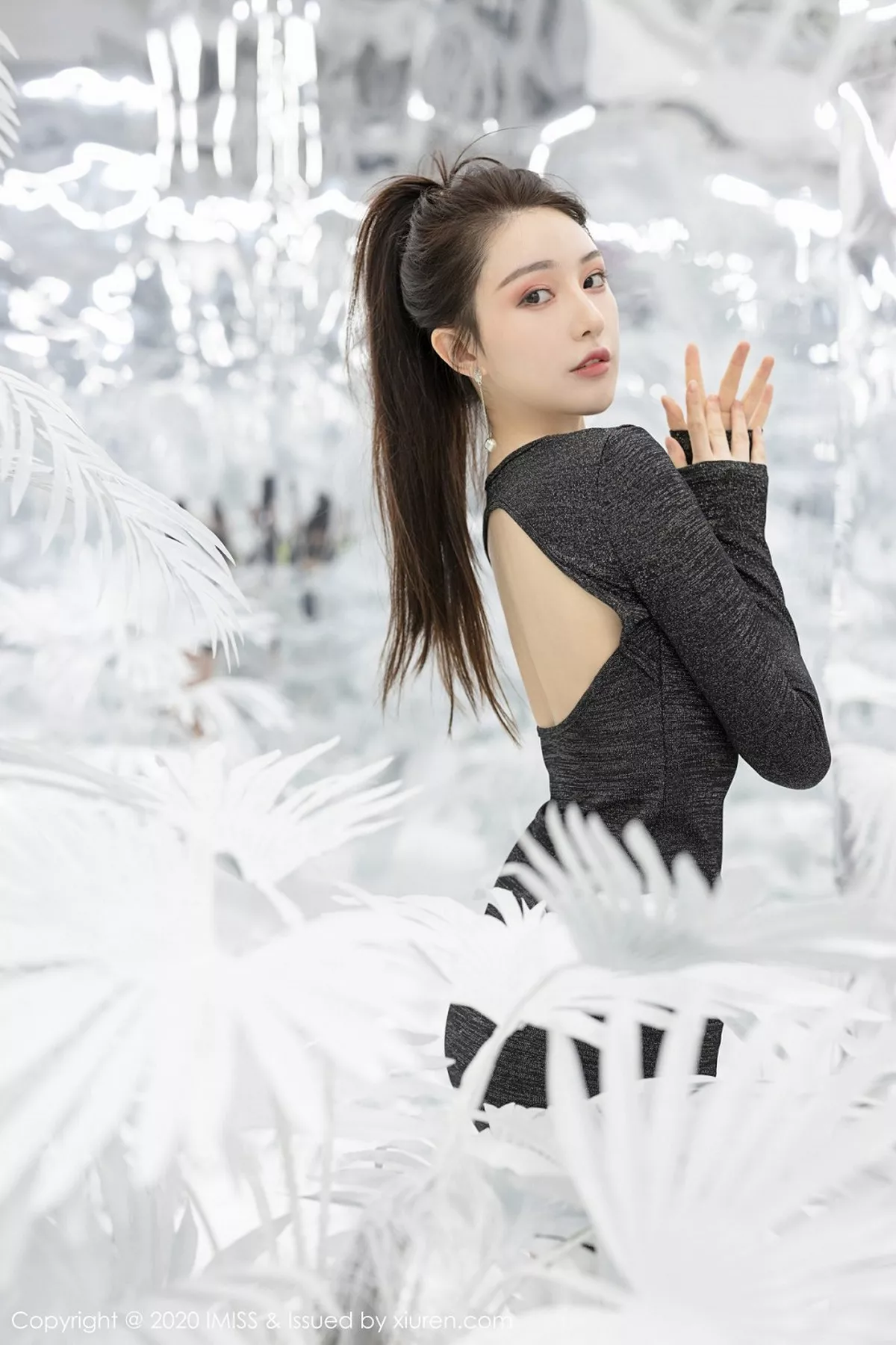 秀人集.com_[IMISS爱蜜社]Vol.443_气质女神Lynn刘奕宁明亮空间拍摄主题高挑身材迷人写真41P