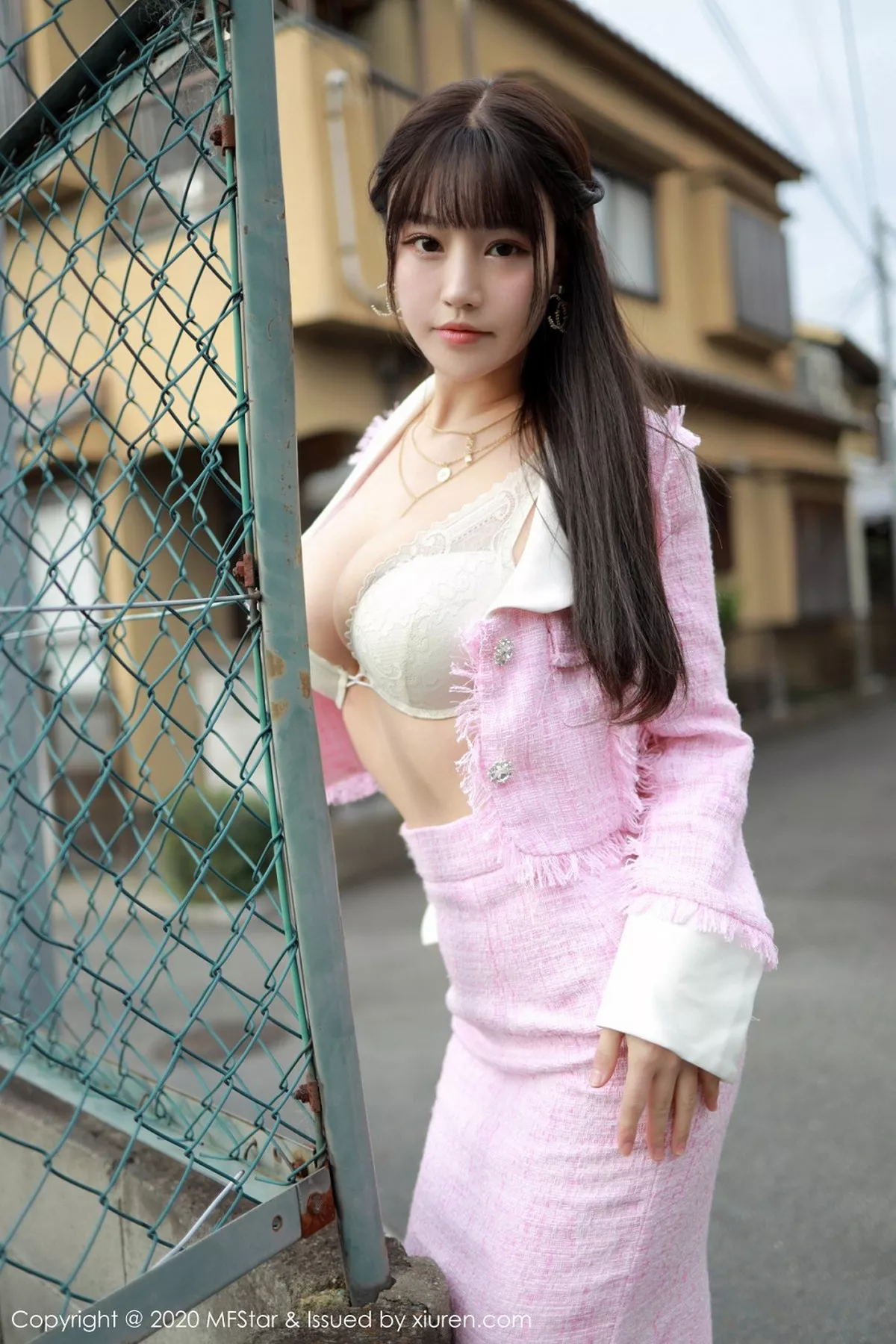 秀人集.com_[MFStar模范学院]Vol.278_女神朱可儿Flower北海道旅拍粉色服饰半脱露豪乳诱惑写真80P