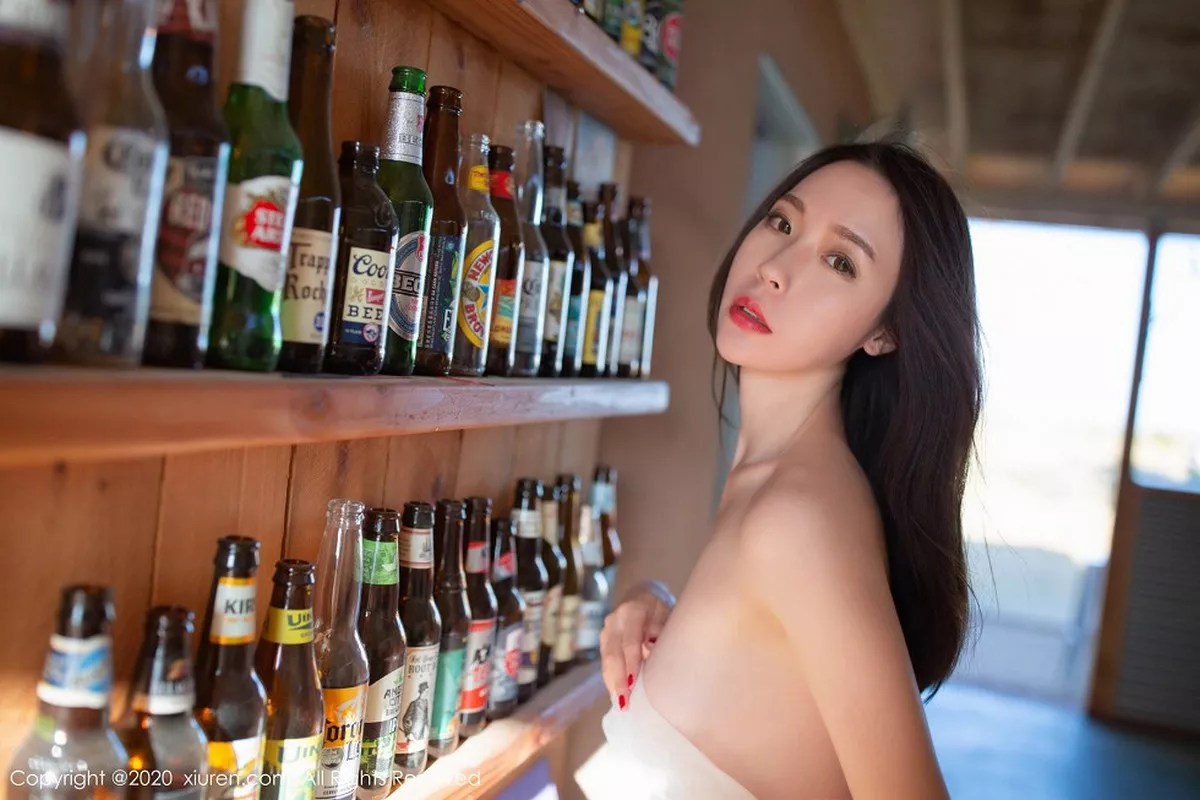 秀人集.com_[XiuRen秀人网]No.2028_嫩模梦心月美国旅拍美式酒吧主题真空白色内衣惹火诱惑写真61P