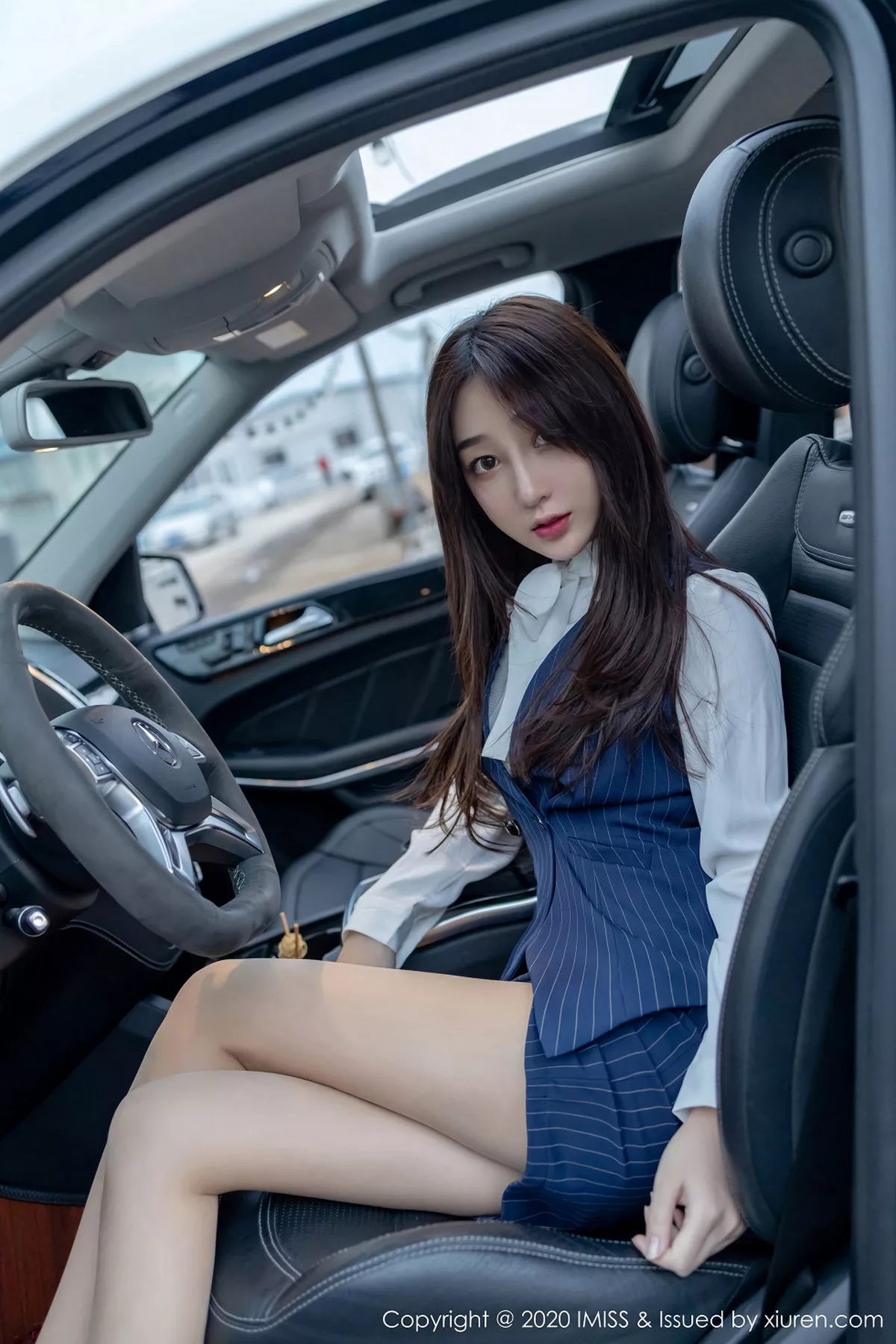 秀人集.com_[IMISS爱蜜社]Vol.438_嫩模九月生户外服务生车拍主题性感内衣秀完美身材写真45P