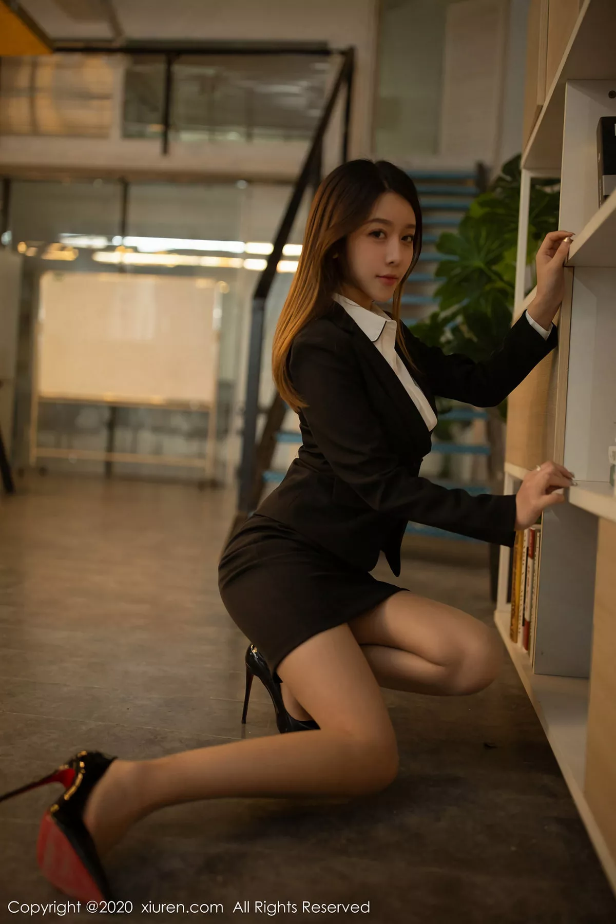 秀人集.com_[XiuRen秀人网]No.1972_嫩模夏诗诗Sally办公室OL女郎性感白衬衣配黑短裙完美诱惑写真90P