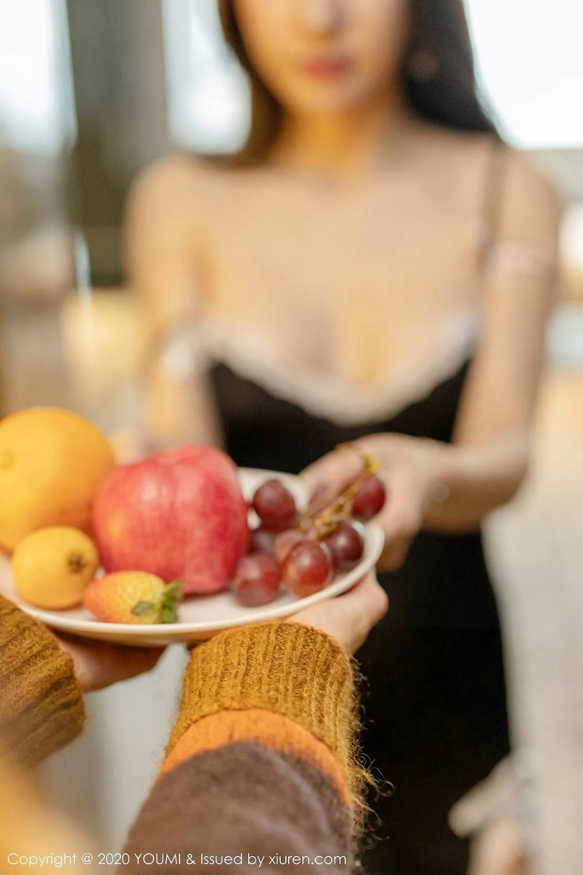 秀人集.com_[YouMi尤蜜荟]Vol.429_女神周于希Sandy《束缚の爱》主题真空吊带连身裙撩人诱惑写真115P