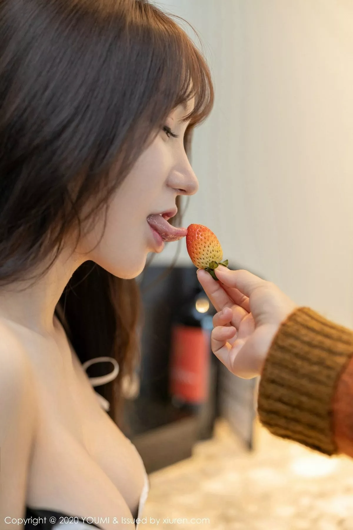 秀人集.com_[YouMi尤蜜荟]Vol.429_女神周于希Sandy《束缚の爱》主题真空吊带连身裙撩人诱惑写真115P