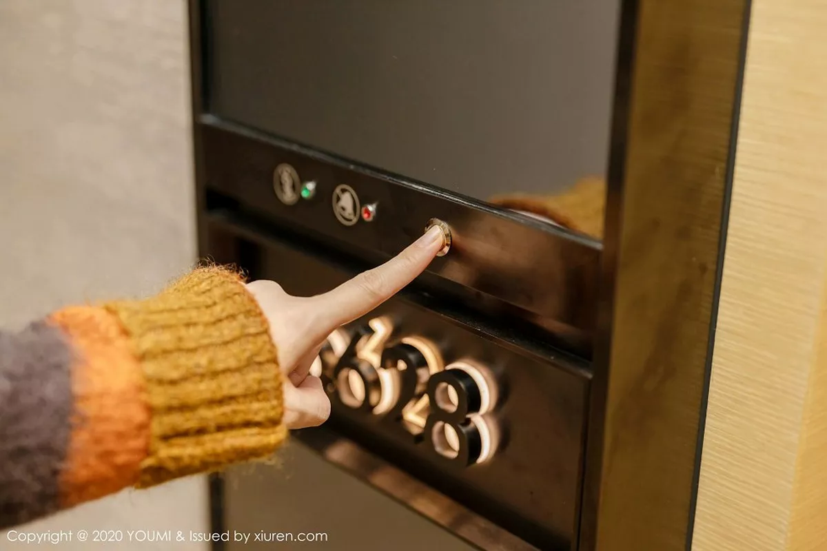 秀人集.com_[YouMi尤蜜荟]Vol.429_女神周于希Sandy《束缚の爱》主题真空吊带连身裙撩人诱惑写真115P