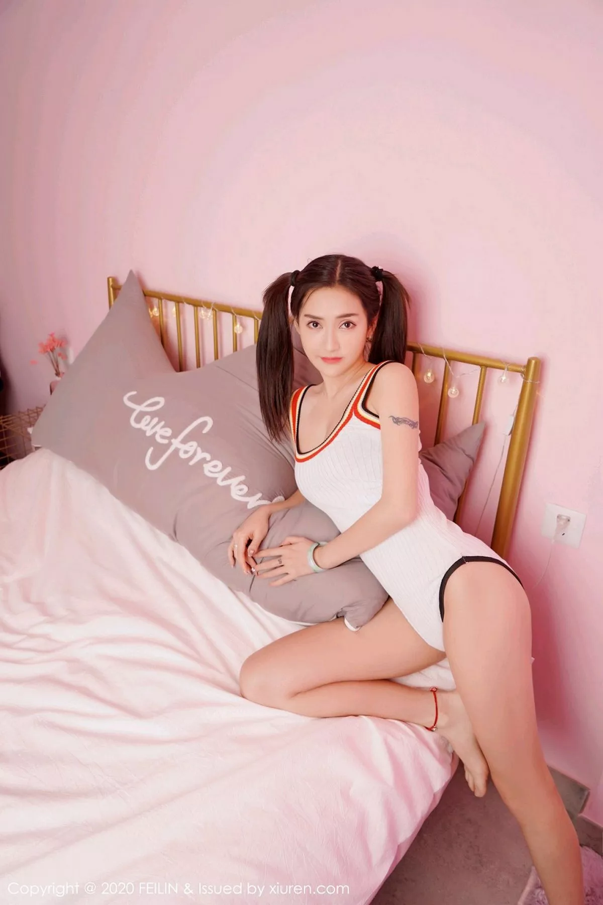 秀人集.com_[FeiLin嗲囡囡]VOL.228_双马尾辫嫩模刀妹私房性感牛仔短裤半脱秀苗条身材写真99P