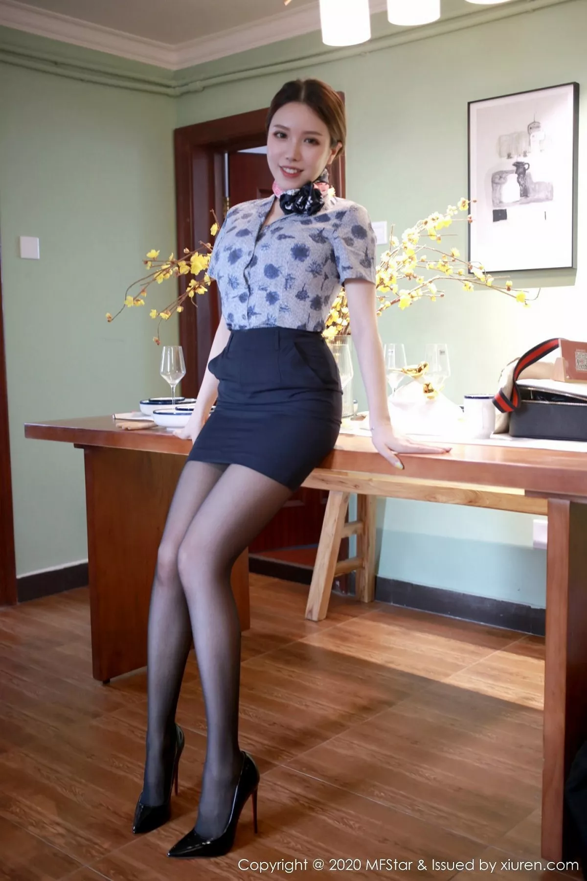 秀人集.com_[MFStar模范学院]Vol.286_女神黄乐然私房角色制服半脱无内露豪乳遮点诱惑写真53P