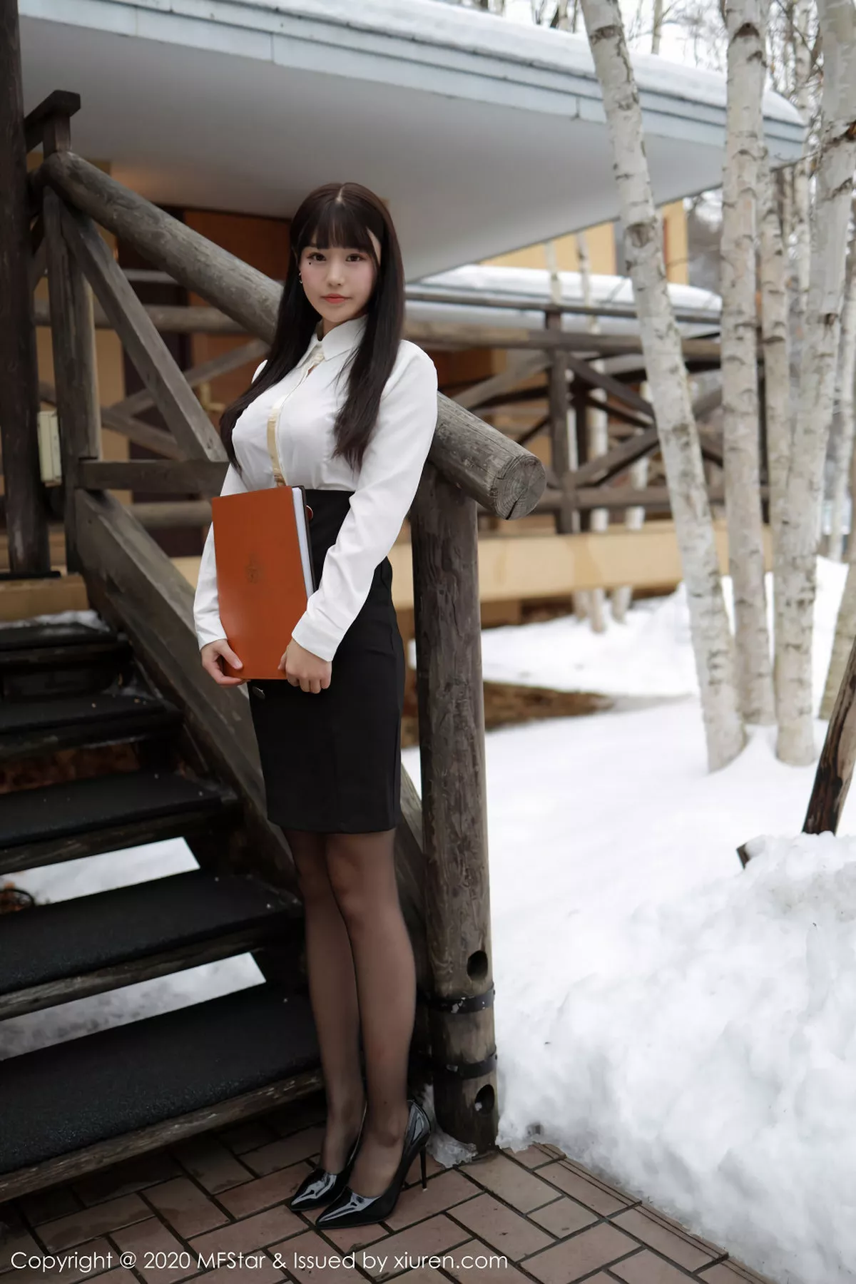 秀人集.com_[MFStar模范学院]Vol.267_嫩模朱可儿北海道旅拍酒店经理主题黑丝制服诱惑写真70P