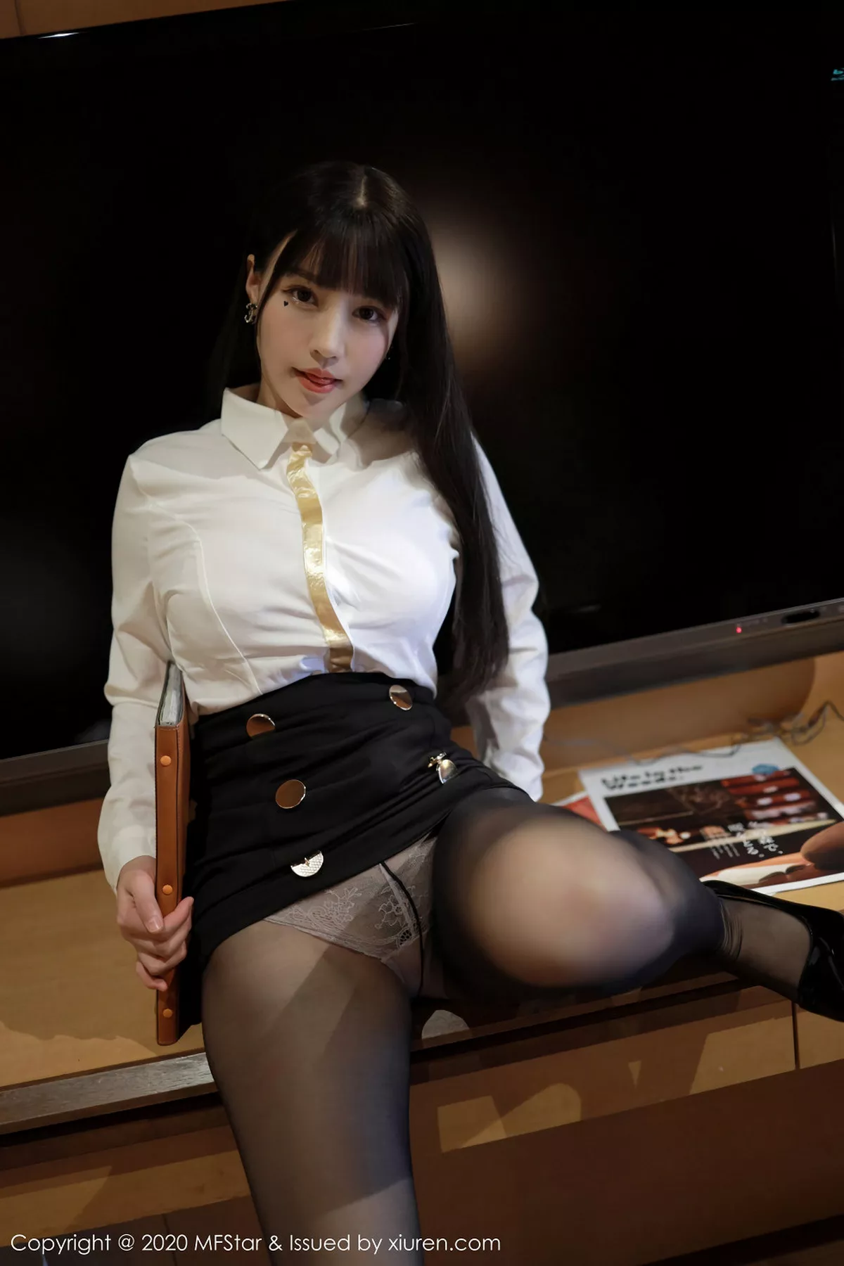 秀人集.com_[MFStar模范学院]Vol.267_嫩模朱可儿北海道旅拍酒店经理主题黑丝制服诱惑写真70P