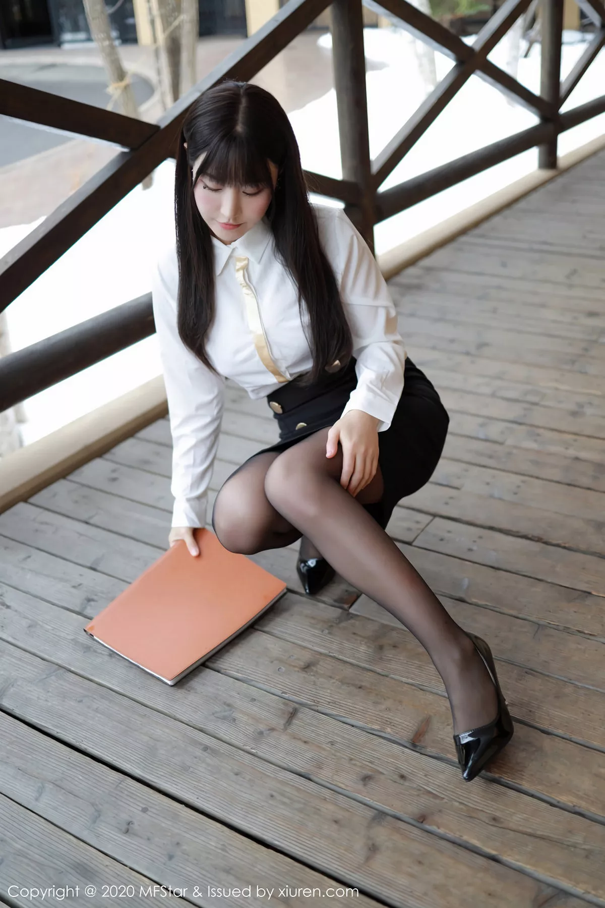 秀人集.com_[MFStar模范学院]Vol.267_嫩模朱可儿北海道旅拍酒店经理主题黑丝制服诱惑写真70P