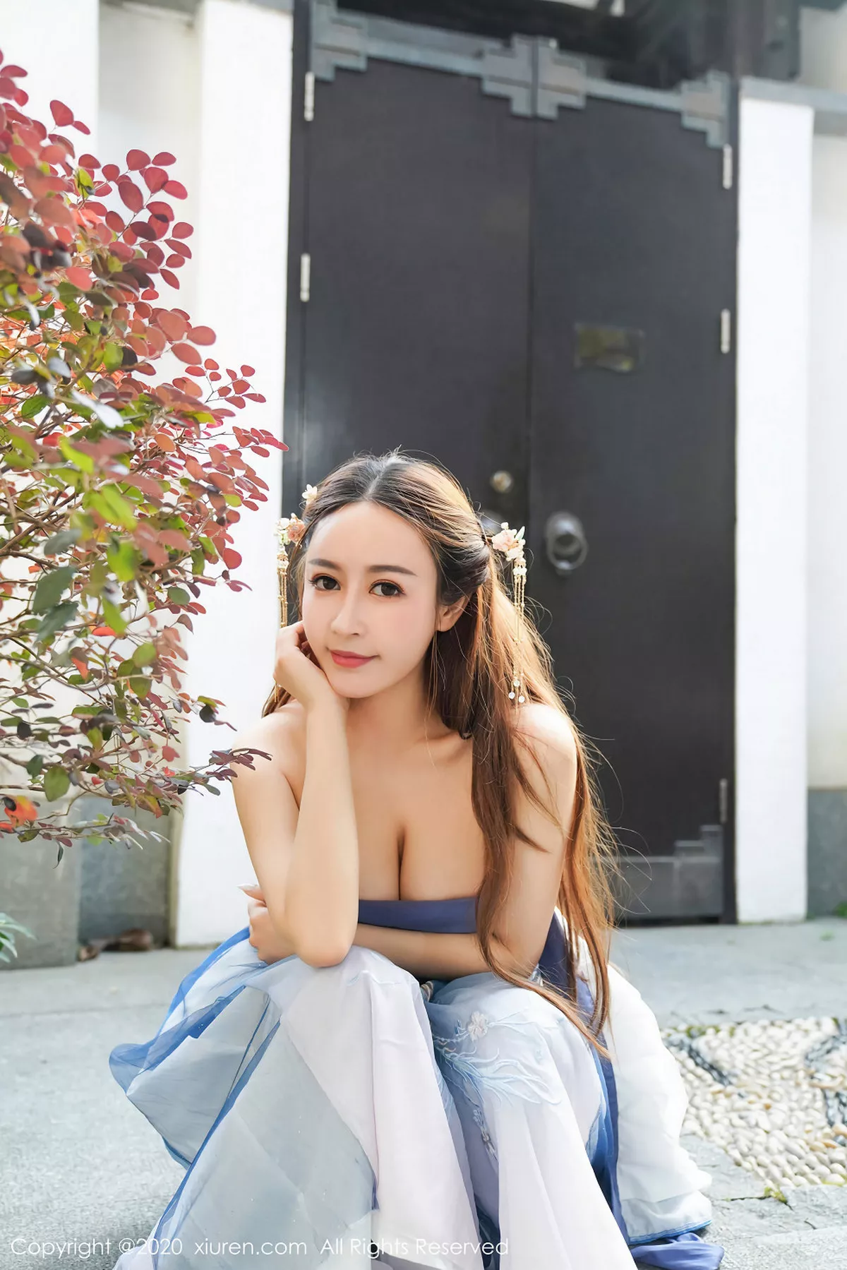 秀人集.com_[XiuRen秀人网]No.1983_嫩模周井空室外园林古装服饰半脱秀火辣身材撩人诱惑写真41P