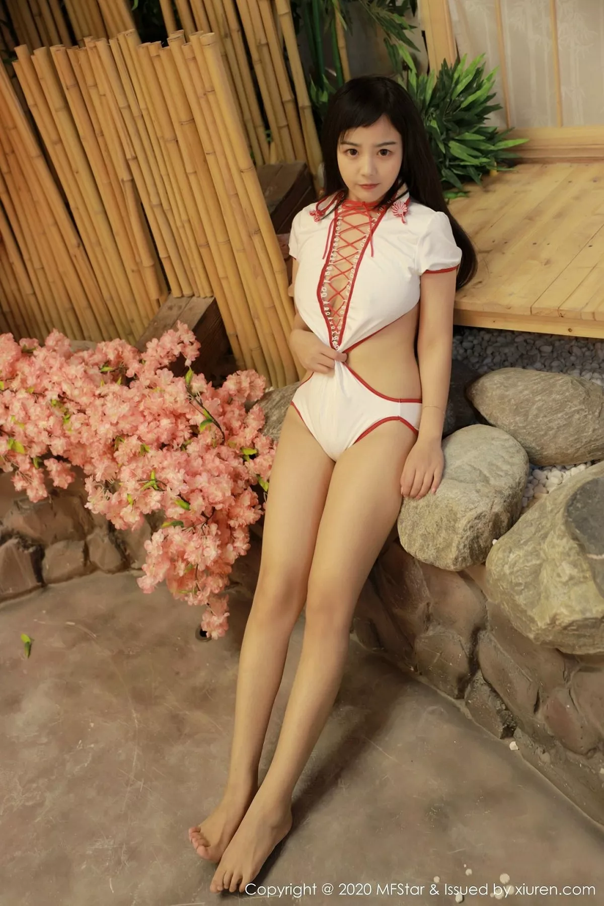 秀人集.com_[MFStar模范学院]Vol.297_嫩模徐微微mia户外高叉连体衣半脱露丰乳肥臀极致诱惑写真56P