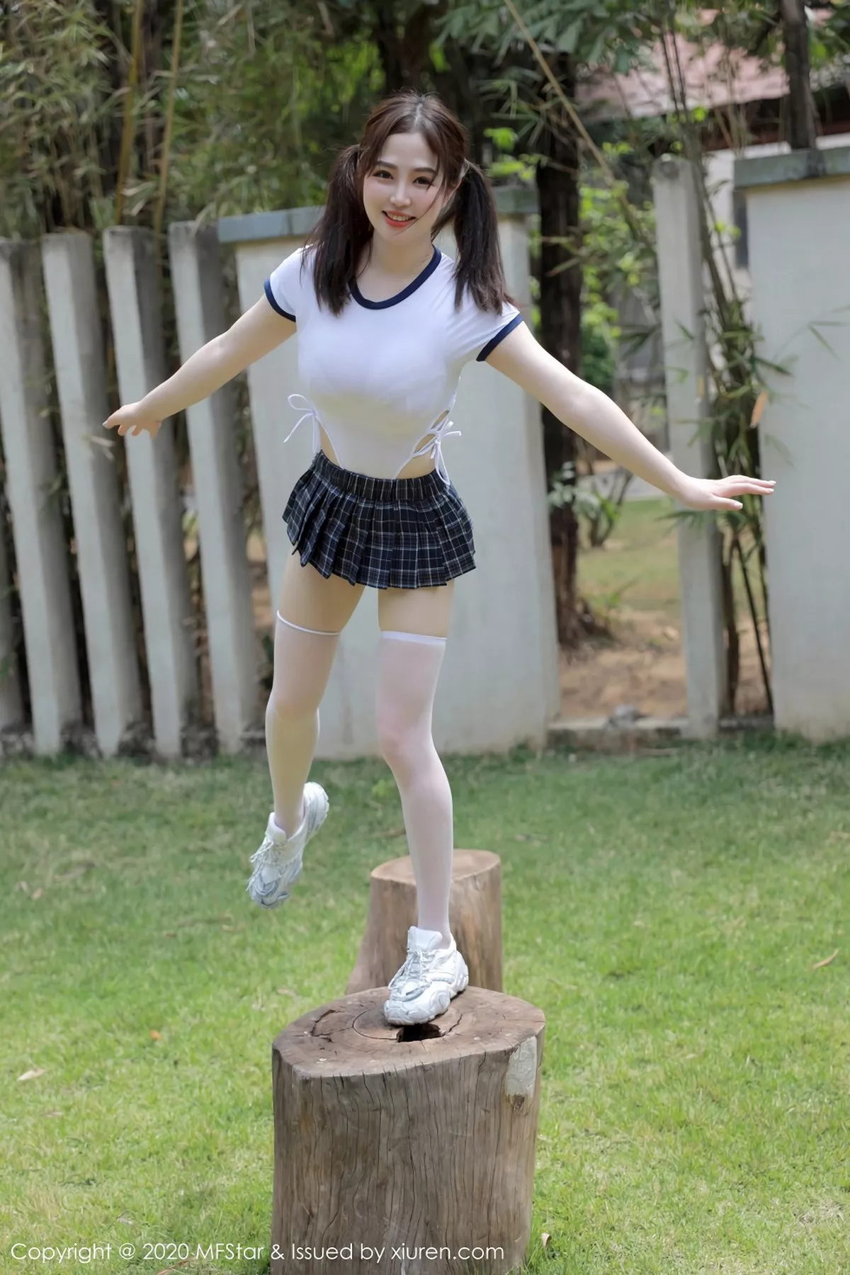 秀人集.com_[MFStar模范学院]Vol.305_嫩模蛋糕Cake三亚旅拍泳池经典JK服饰秀火辣身材诱惑写真40P