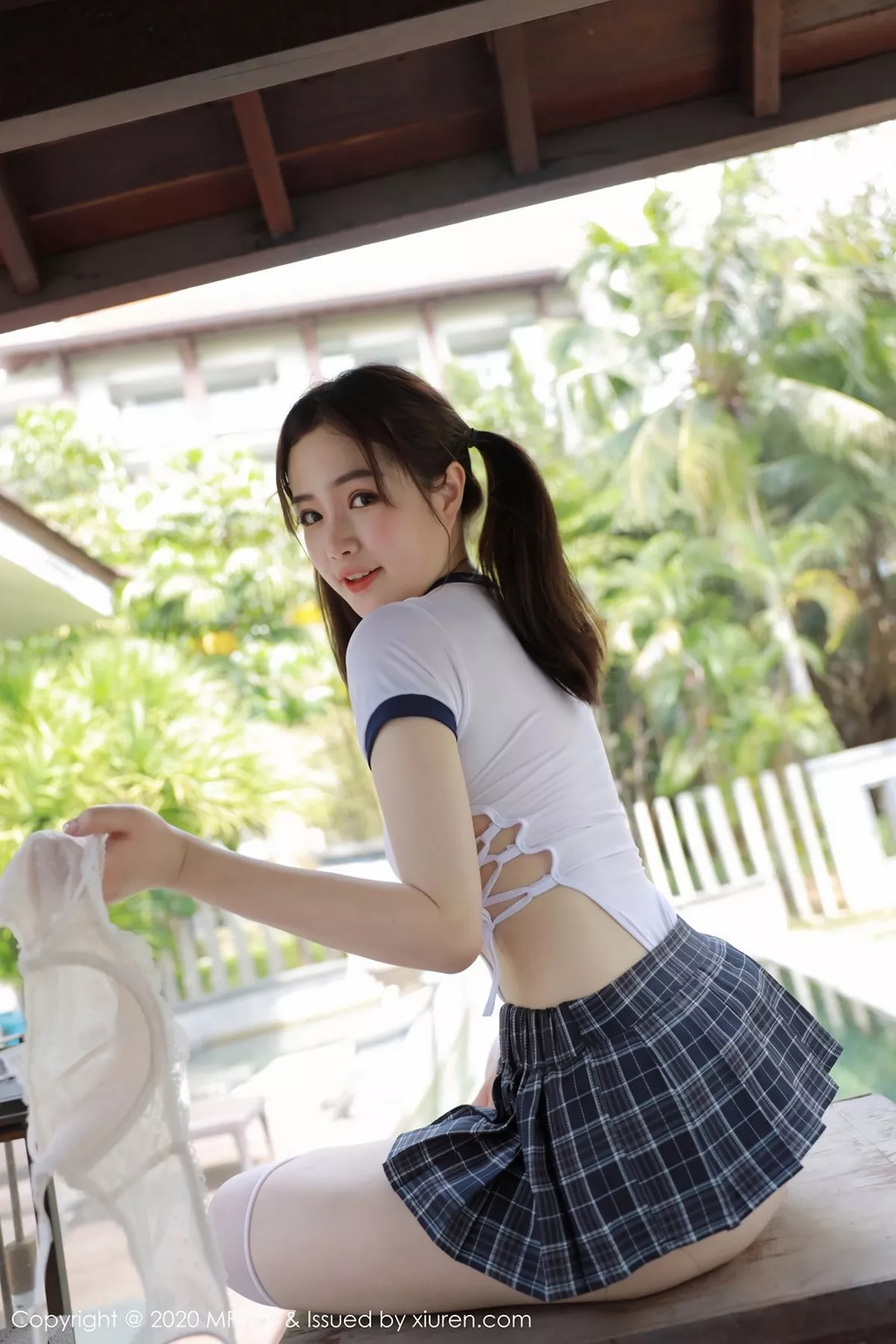 秀人集.com_[MFStar模范学院]Vol.305_嫩模蛋糕Cake三亚旅拍泳池经典JK服饰秀火辣身材诱惑写真40P