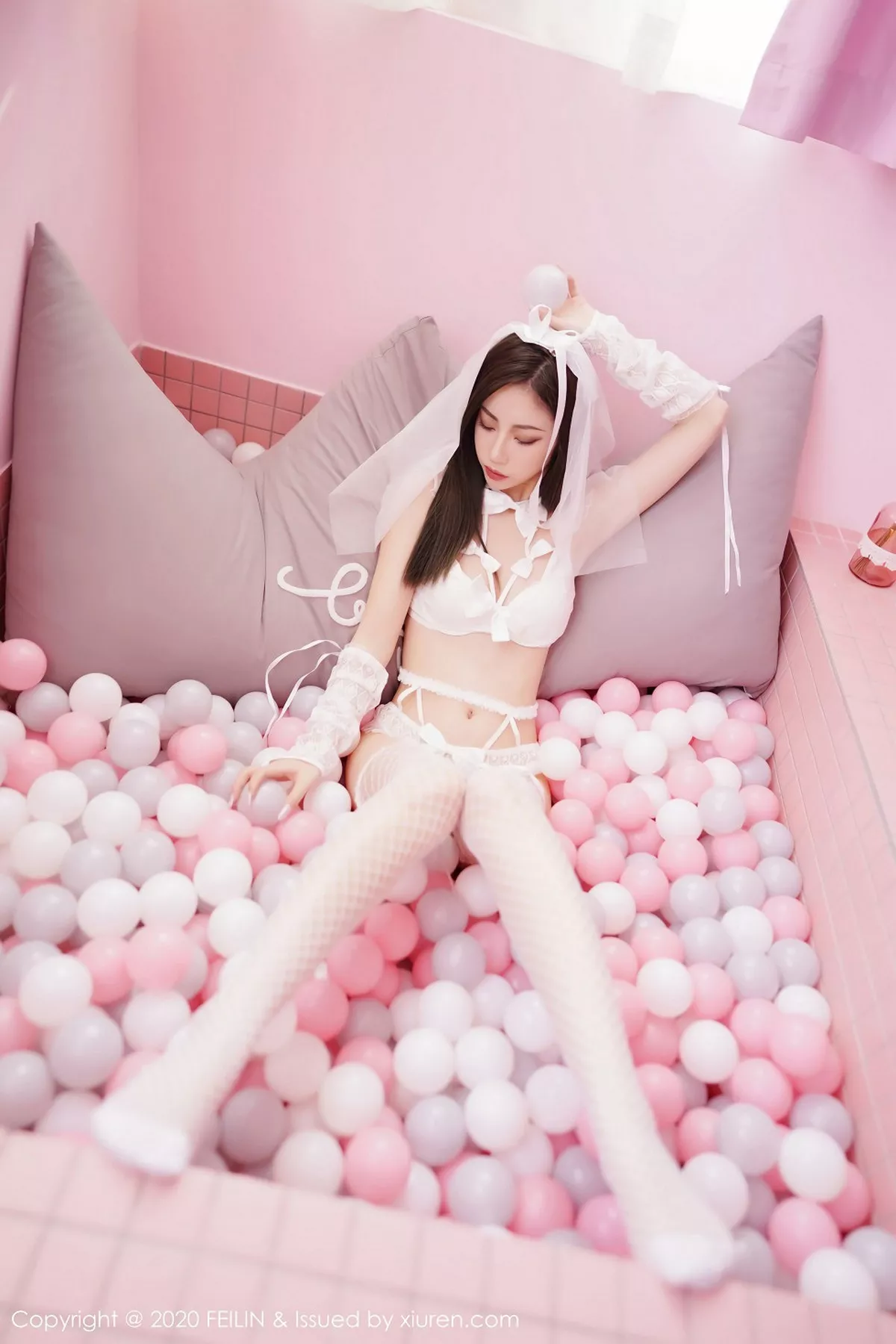 秀人集.com_[FeiLin嗲囡囡]VOL.231_嫩模贾诗晗私房内衣吊带白丝网袜+黑色猫耳内衣完美诱惑写真90P