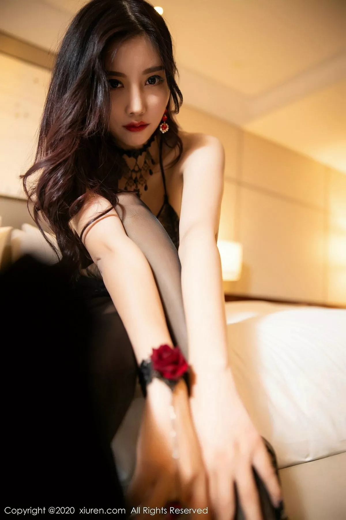 秀人集.com_[XiuRen秀人网]No.2095_女神杨晨晨sugar私房缕空情趣内衣配吊带黑丝极致魅惑写真94P