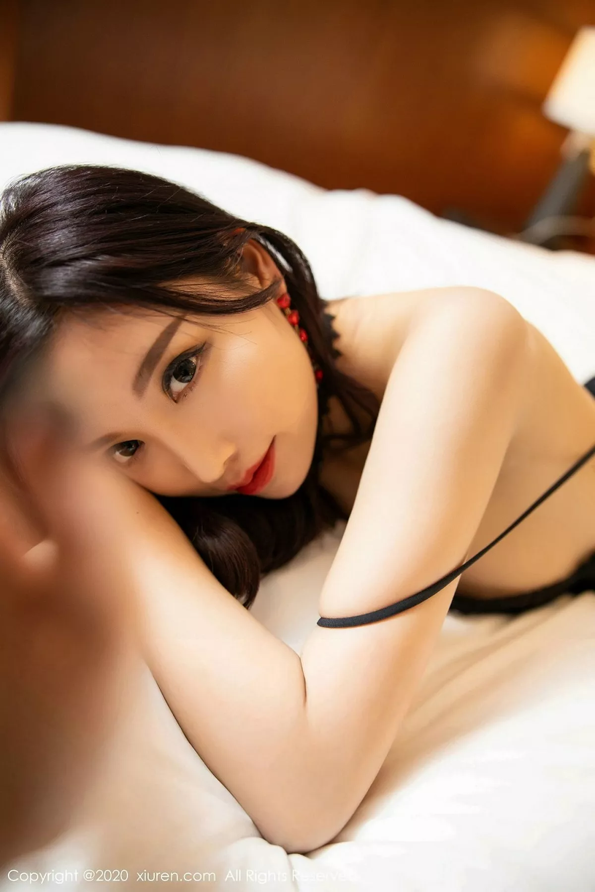 秀人集.com_[XiuRen秀人网]No.2095_女神杨晨晨sugar私房缕空情趣内衣配吊带黑丝极致魅惑写真94P