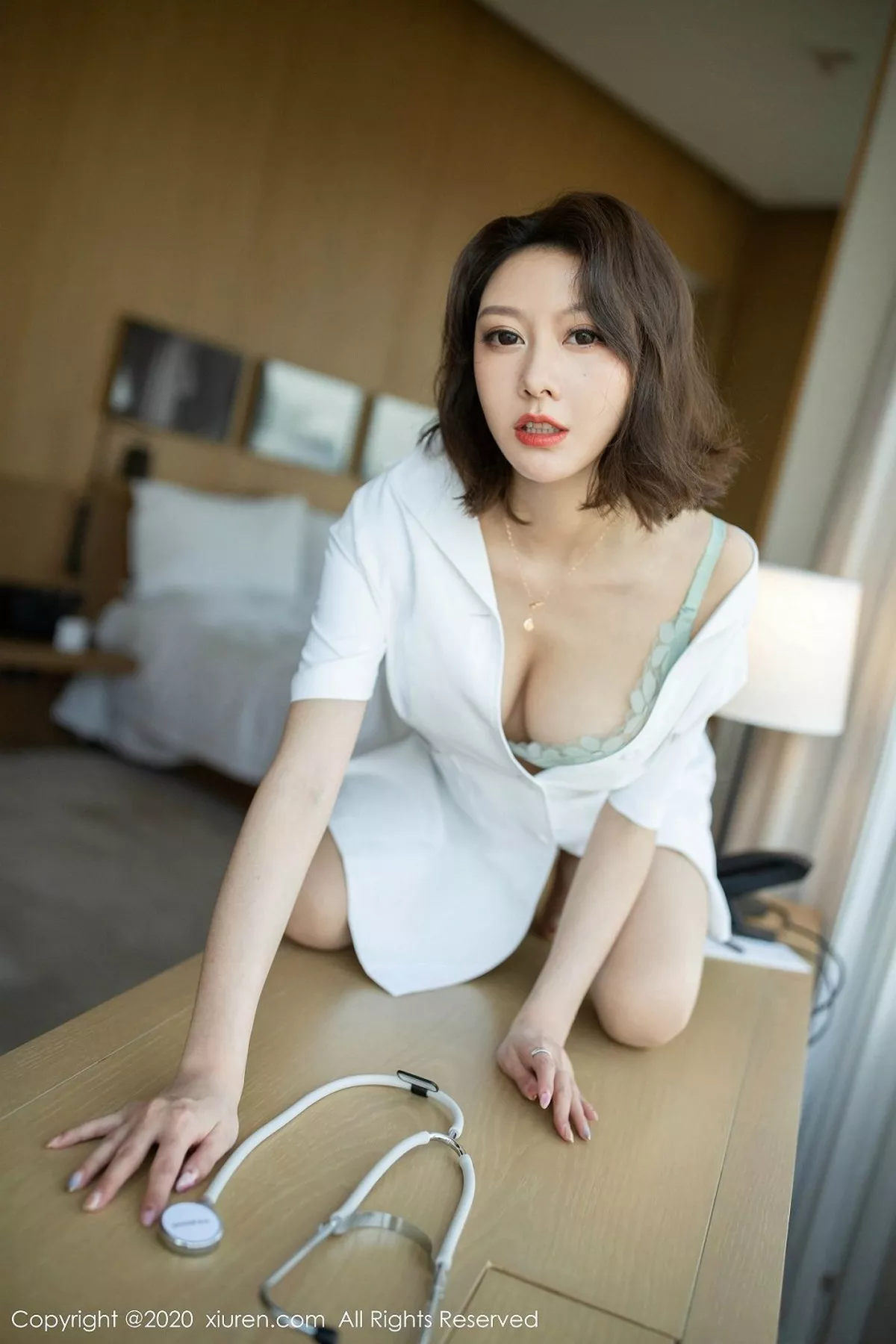 秀人集.com_[XiuRen秀人网]No.2199_气质女神艺轩家庭医生主题性感内衣配开档肉丝撩人诱惑写真73P