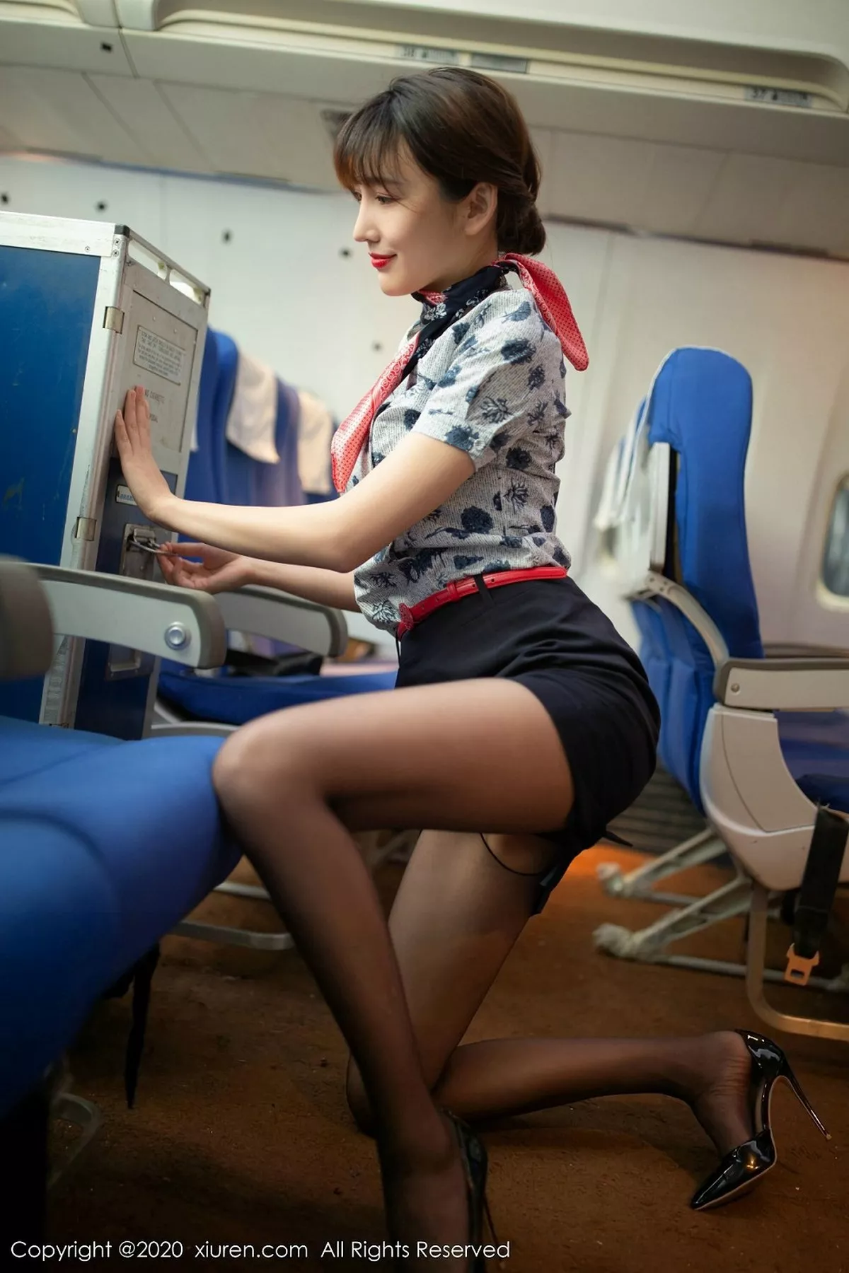 秀人集.com_[XiuRen秀人网]No.2206_嫩模陆萱萱夜班空姐主题性感黑色内衣配超薄黑丝极致魅惑写真92P
