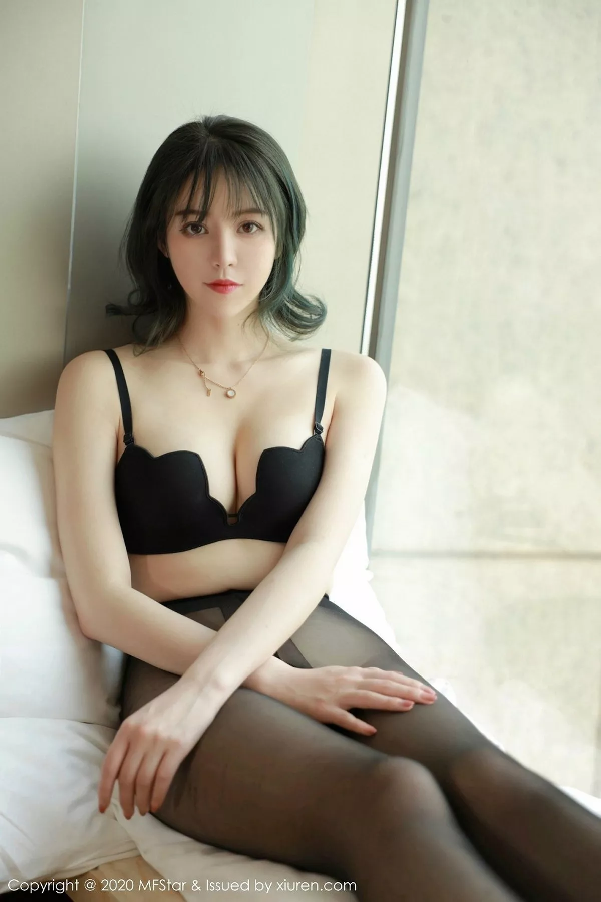 秀人集.com_[MFStar模范学院]Vol.323_嫩模yoo优优黑色内衣主题无内开档黑丝裤袜喷血诱惑写真44P