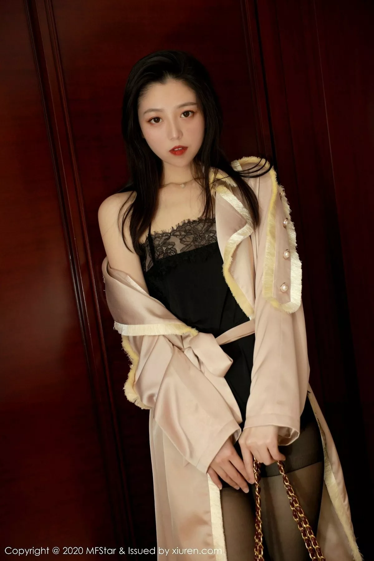 秀人集.com_[MFStar模范学院]Vol.325_嫩模言沫私房黑色缕空情趣内衣配开档黑丝极致魅惑写真61P