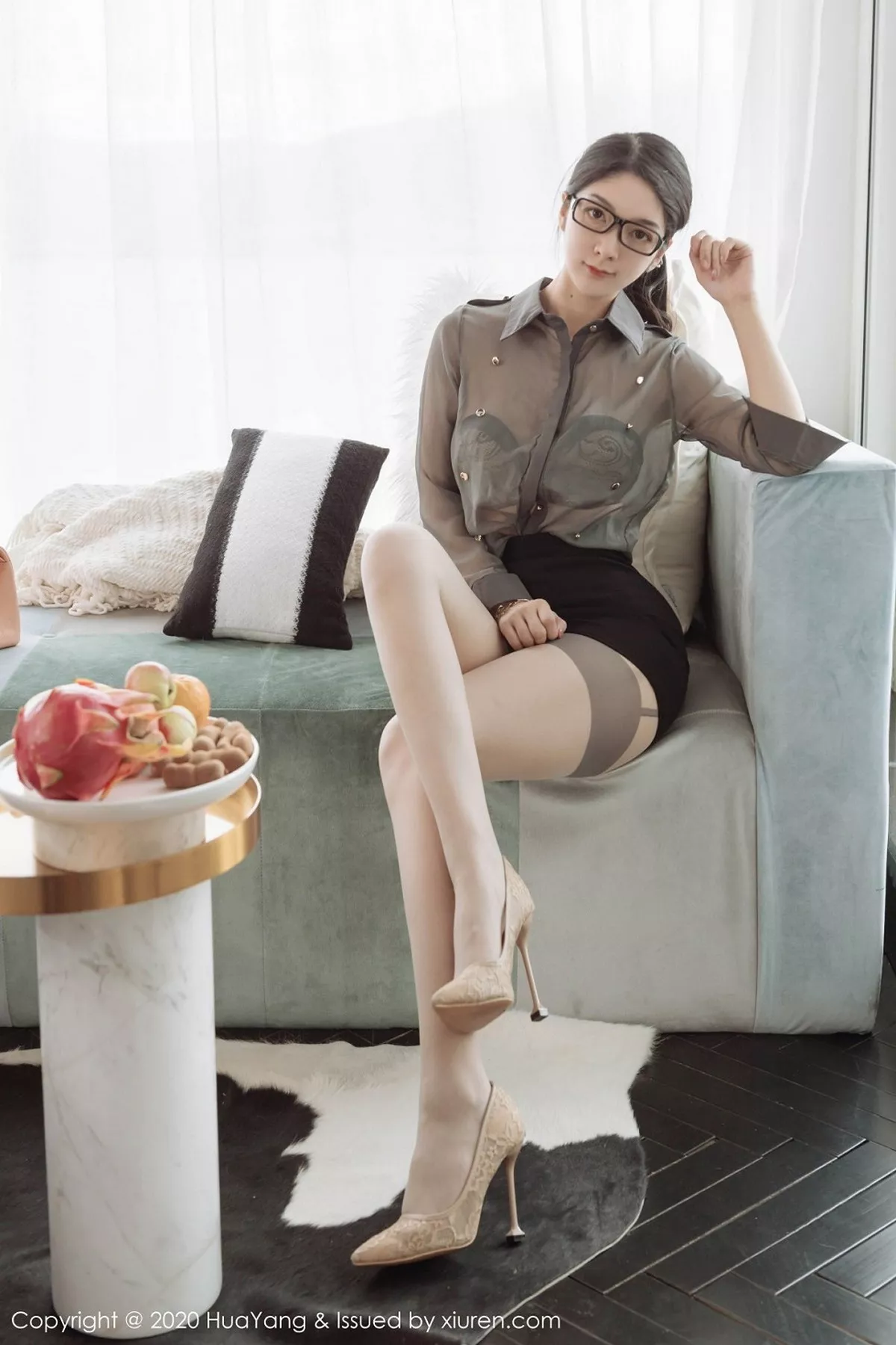 秀人集.com_[HuaYang花漾]Vol.244_女神Angela小热巴云南旅拍私房朦胧吊带肉丝撩人诱惑写真61P