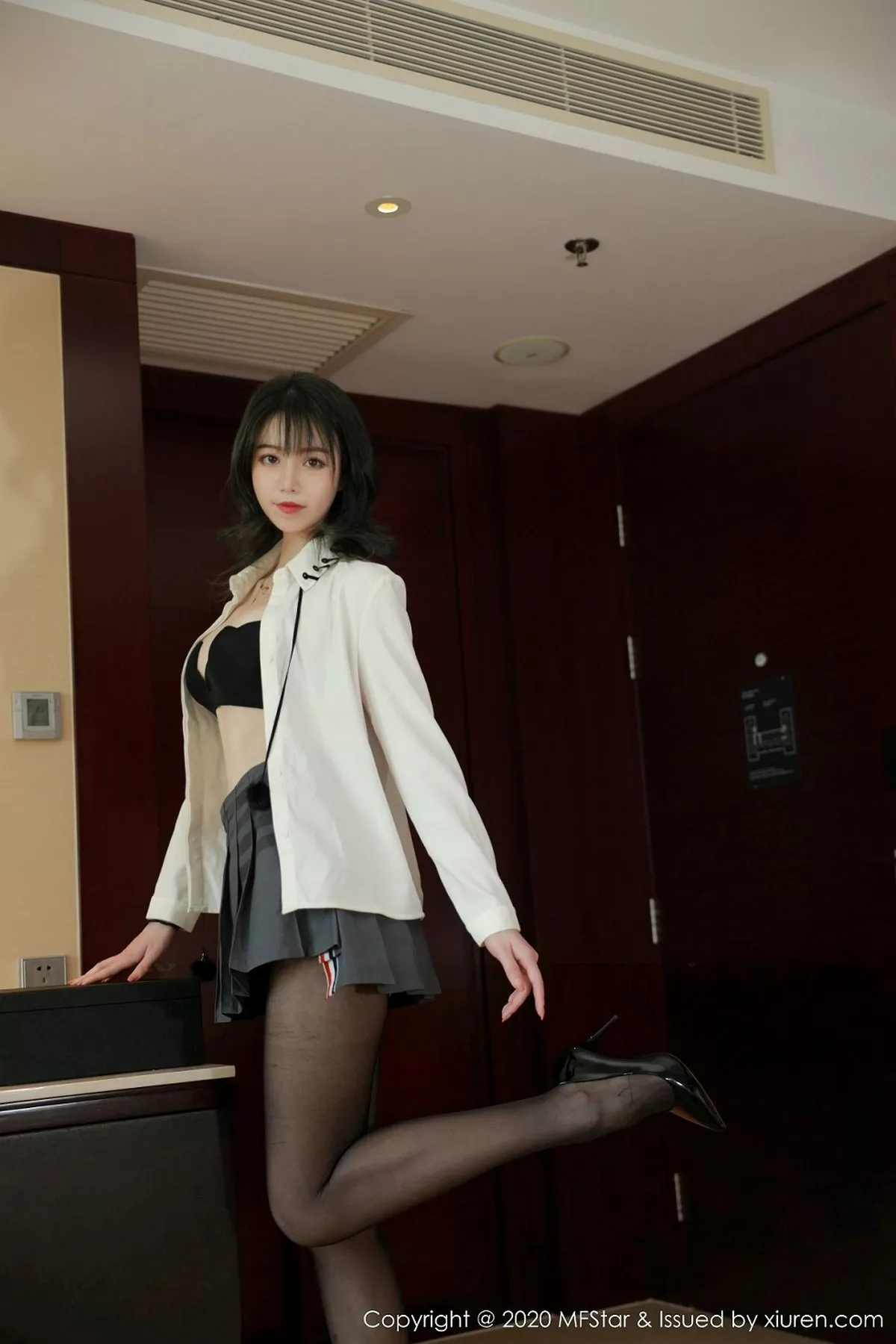 秀人集.com_[MFStar模范学院]Vol.312_嫩模yoo优优私房JK服饰半脱真空露白嫩美乳撩人诱惑写真49P