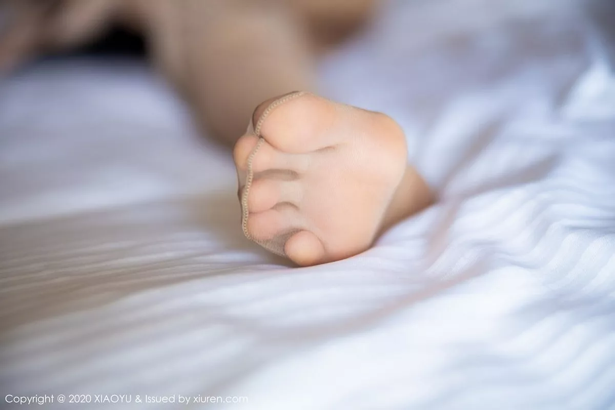 秀人集.com_[XiaoYu画语界]Vol.293_女神杨晨晨sugar床上黑色内衣配肉丝袜秀完美身材诱惑写真105P