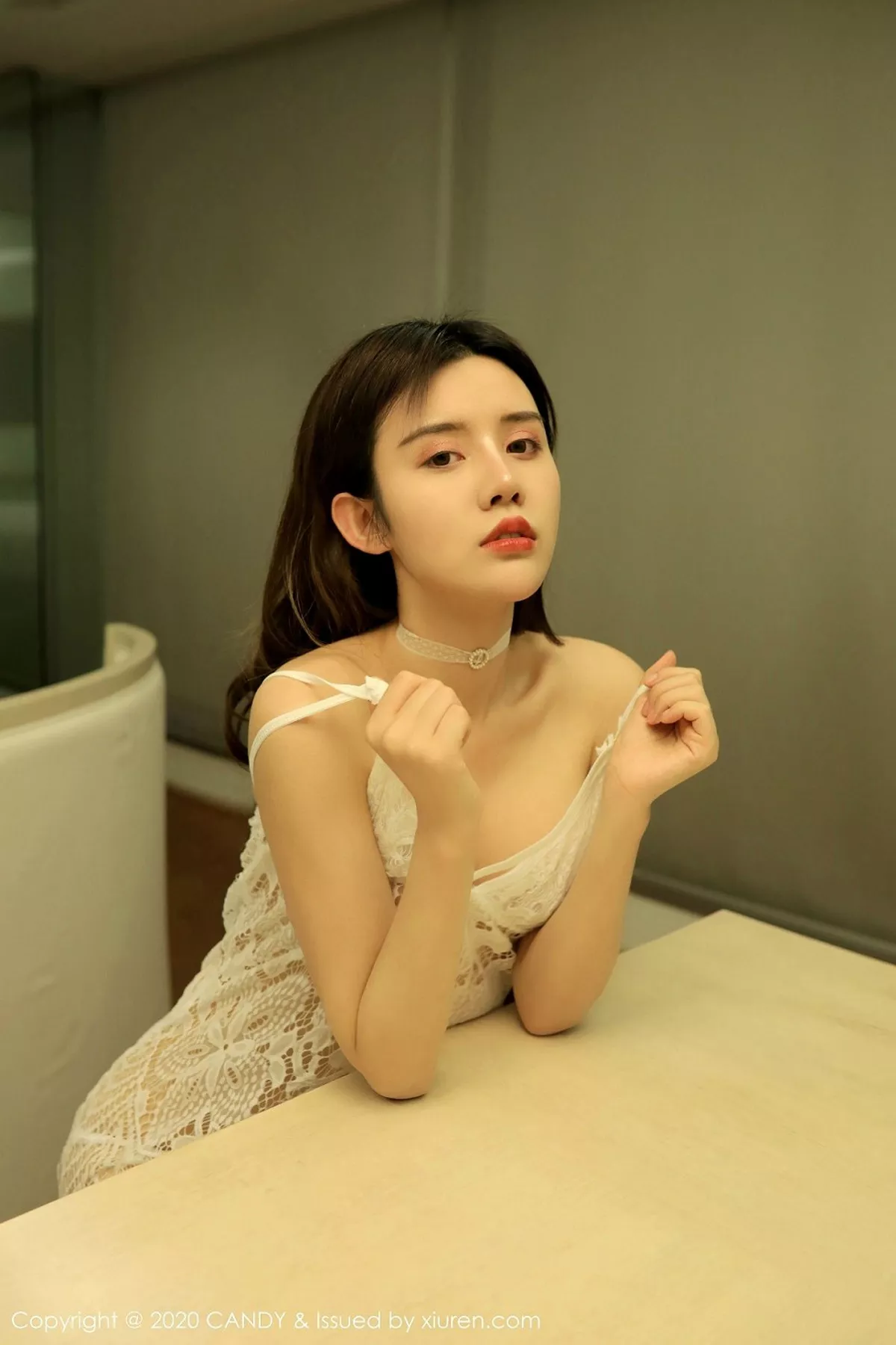 秀人集.com_[Candy网红馆]Vol.079_女神Cris_卓娅祺居家女友主题白色缕空蕾丝内衣撩人诱惑写真42P