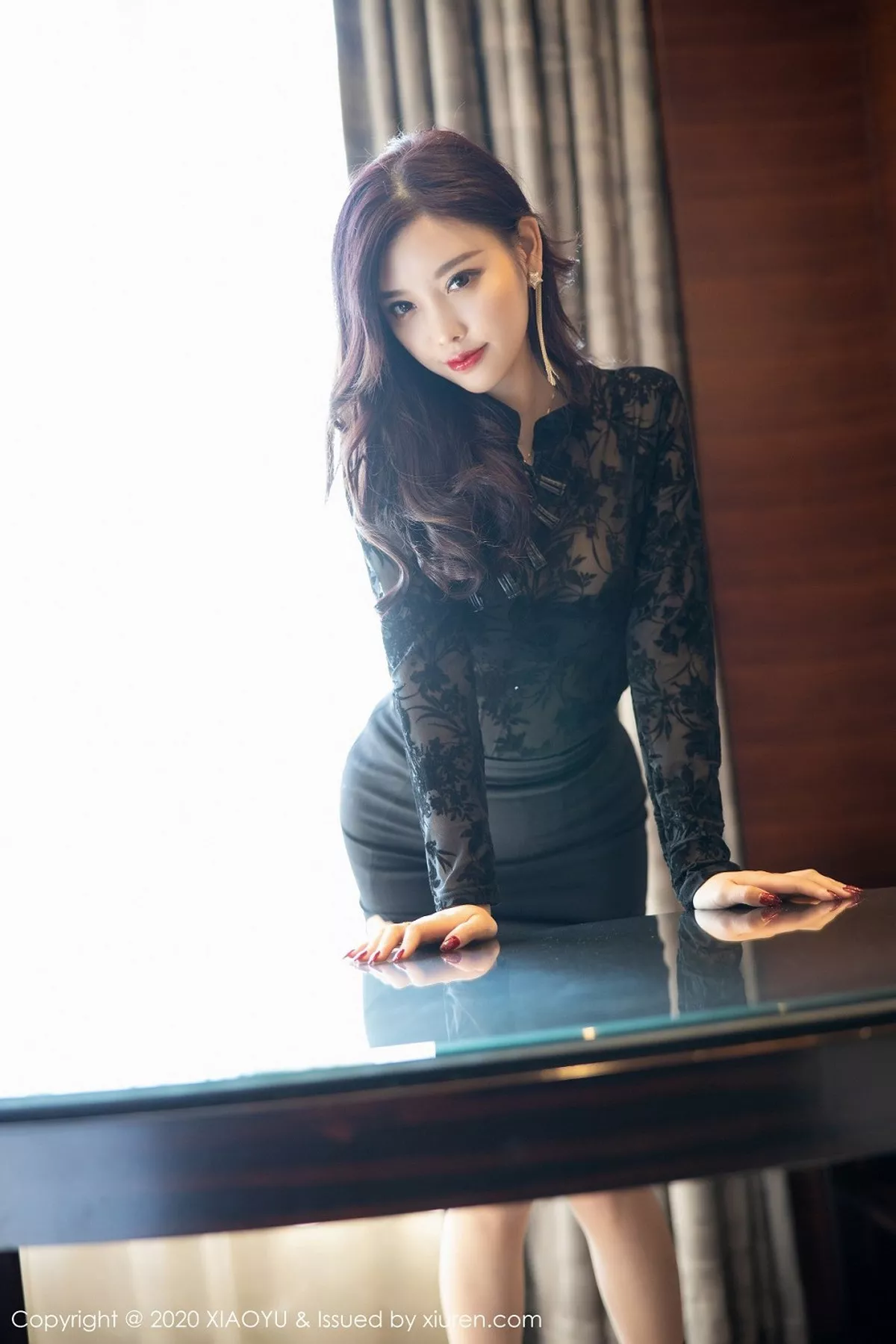 秀人集.com_[XiaoYu画语界]Vol.293_女神杨晨晨sugar床上黑色内衣配肉丝袜秀完美身材诱惑写真105P