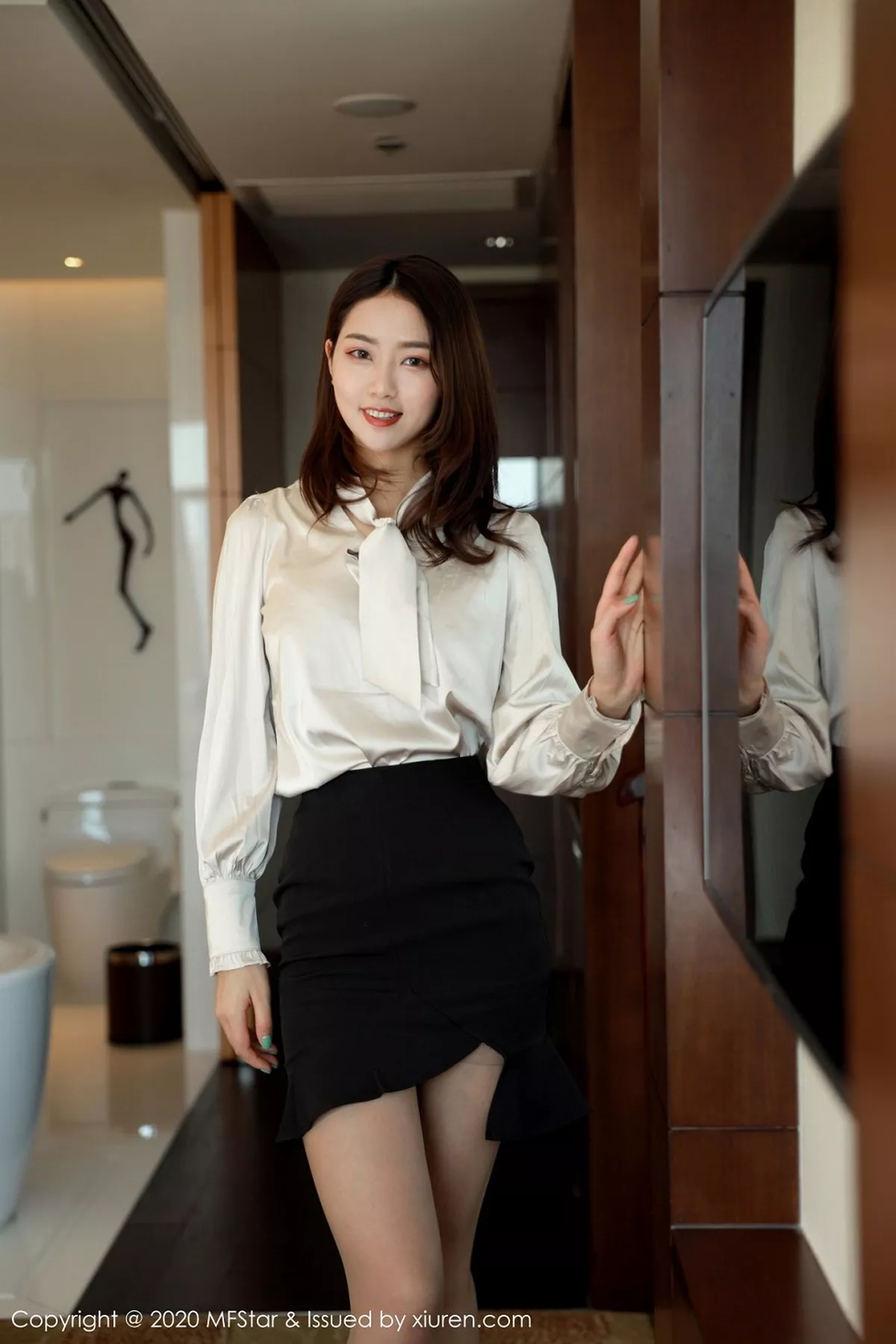 秀人集.com_[MFStar模范学院]Vol.328_嫩模方子萱典雅服饰半脱露性感内衣秀完美身材诱惑写真57P