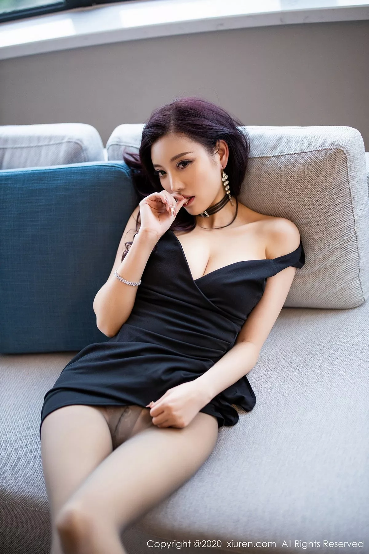 秀人集.com_[XiuRen秀人网]No.2241_女神杨晨晨sugar私房典雅吊裙半脱露超薄黑丝裤袜撩人诱惑写真70P