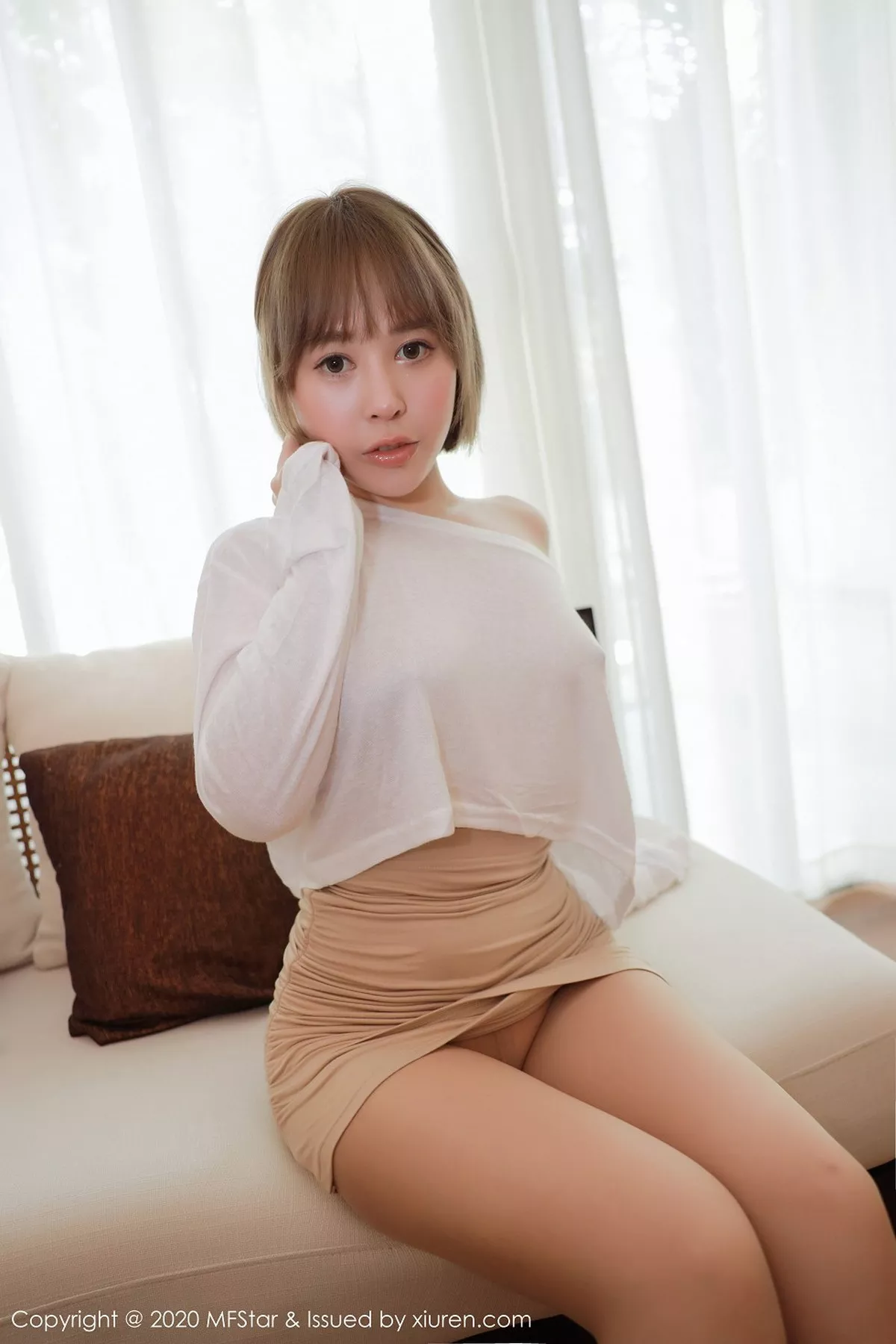 秀人集.com_[MFStar模范学院]Vol.329_嫩模夏天Sienna三亚旅拍私房真空白T激凸撩人诱惑写真47P