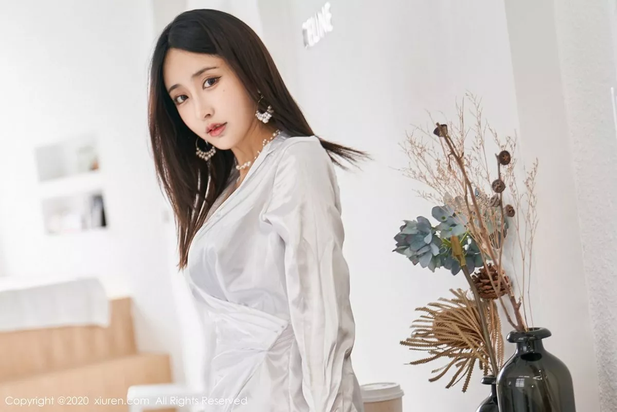 秀人集.com_[XiuRen秀人网]No.2273_嫩模林子欣Freya心愿旅拍白色睡衣配肉丝裤袜睡美人姿势诱惑写真55P