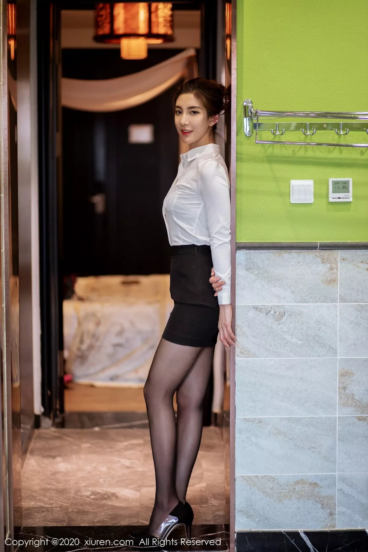 秀人集.com_[XiuRen秀人网]No.2276_嫩模林文文yooki职场秘书主题私房脱黑丝裤袜秀完美身材写真66P