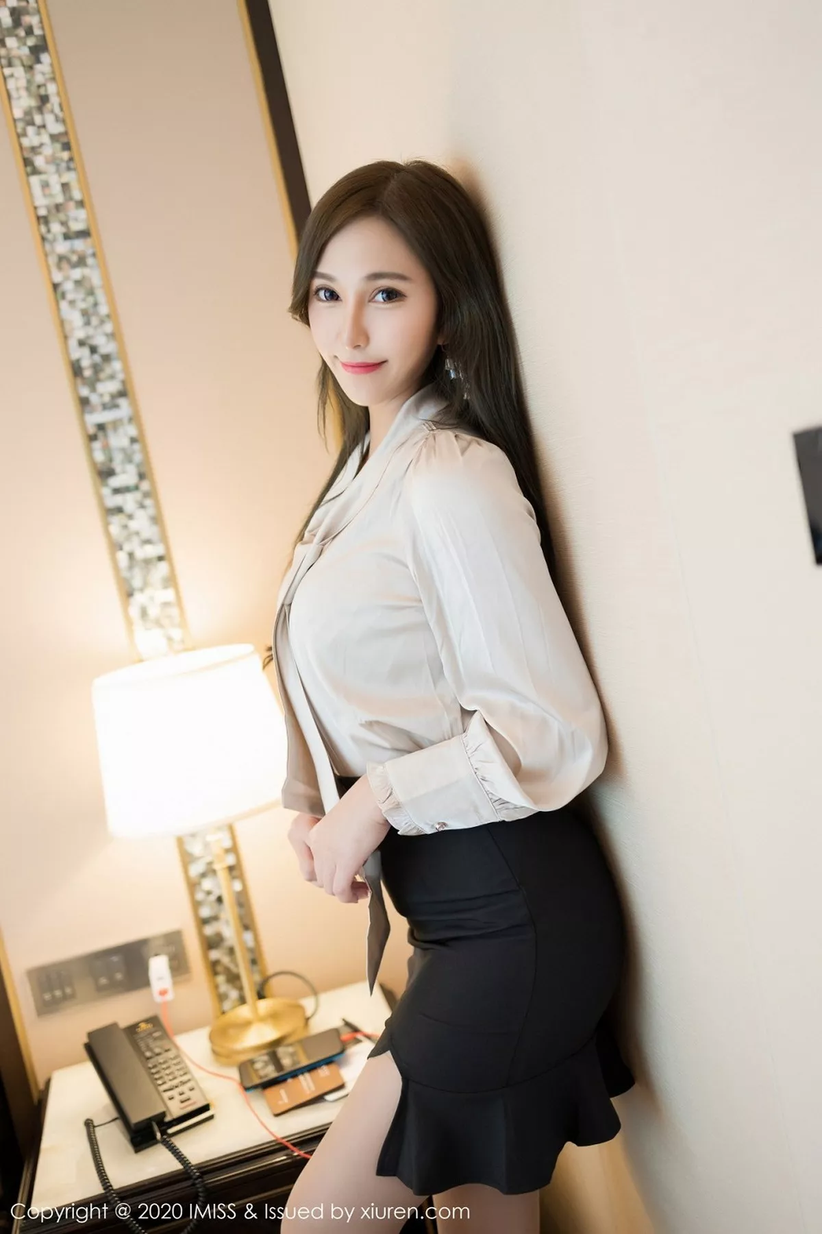 秀人集.com_[IMISS爱蜜社]Vol.475_气质女神Lavinia私房床上性感内衣秀火辣身材完美诱惑写真52P