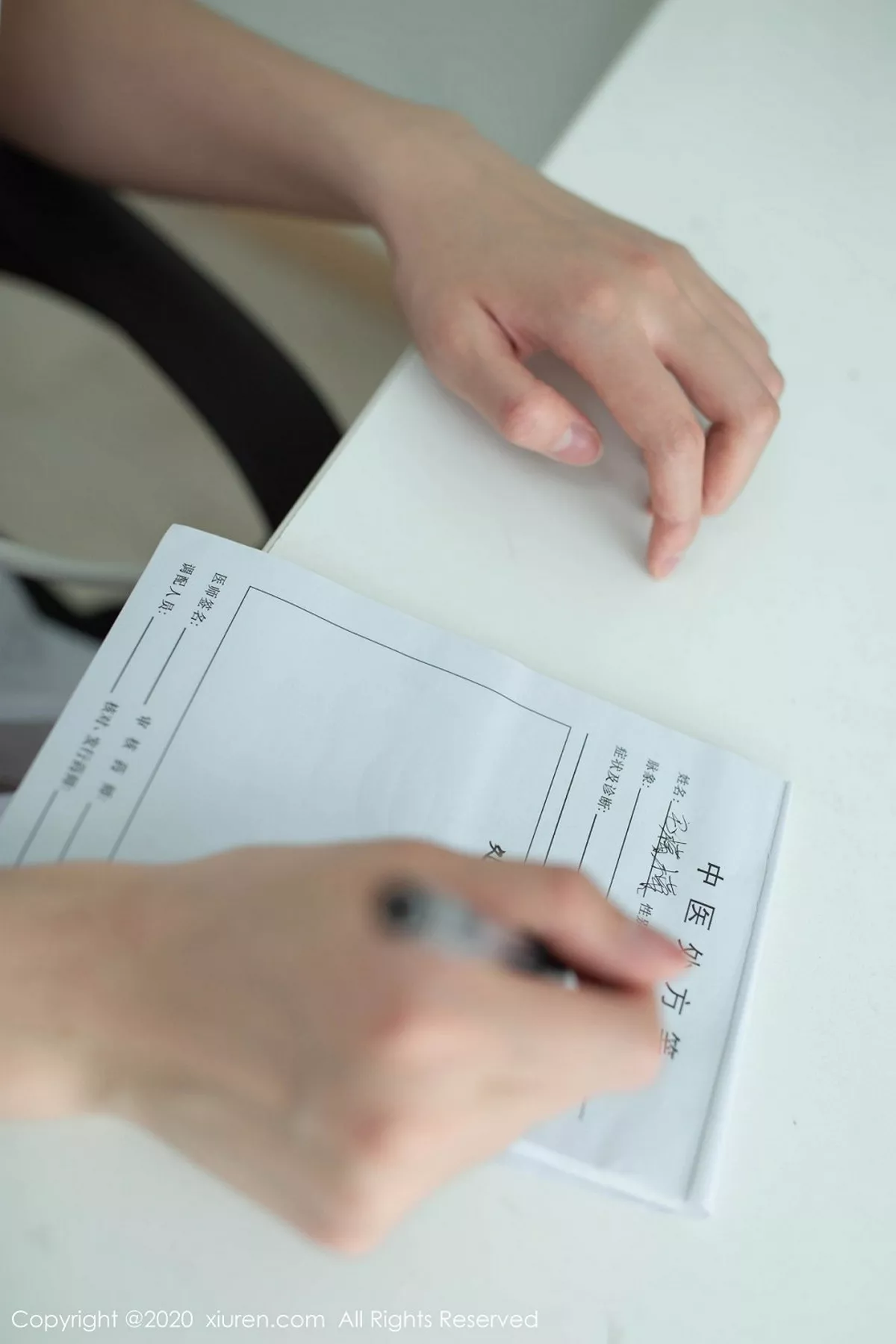 秀人集.com_[XiuRen秀人网]No.2286_嫩模就是阿朱啊医生主题白色吊带蕾丝袜秀翘臀完美诱惑写真76P