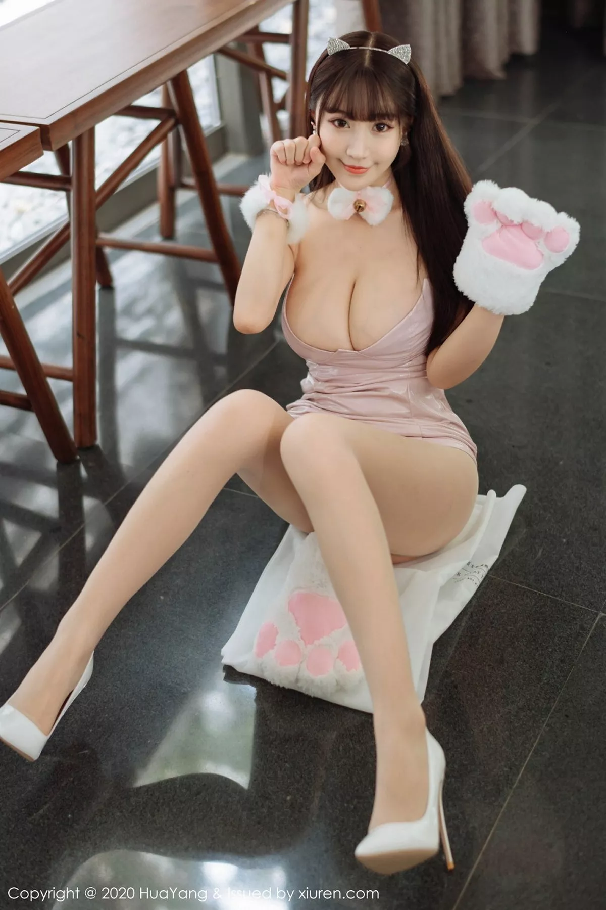 秀人集.com_[HuaYang花漾]Vol.251_女神朱可儿Flower三亚旅拍可爱猫咪装秀火辣身材诱惑写真50P