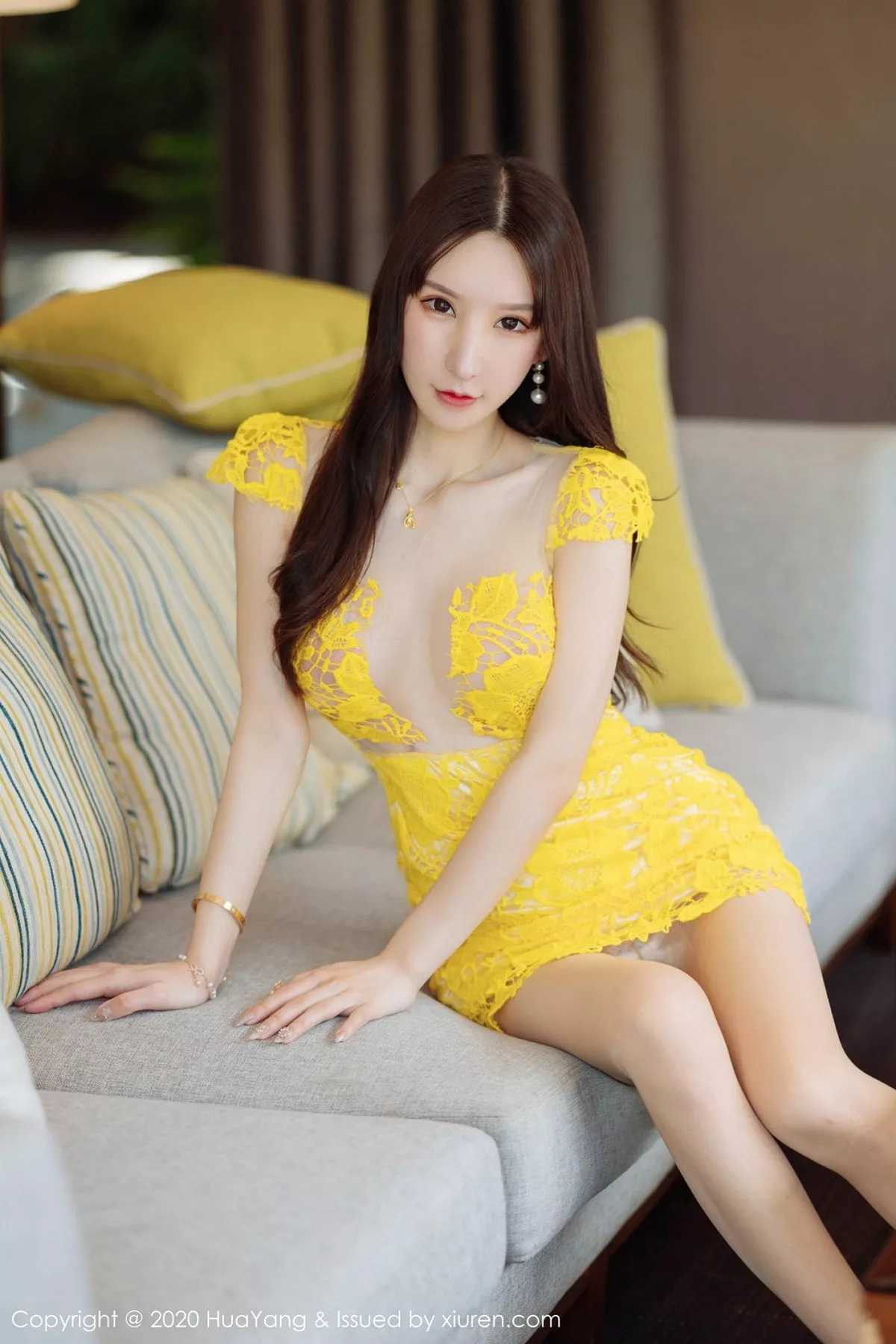 秀人集.com_[HuaYang花漾]Vol.253_女神周于希Sandy三亚旅拍黄色镂空短裙秀火辣身材诱惑写真61P