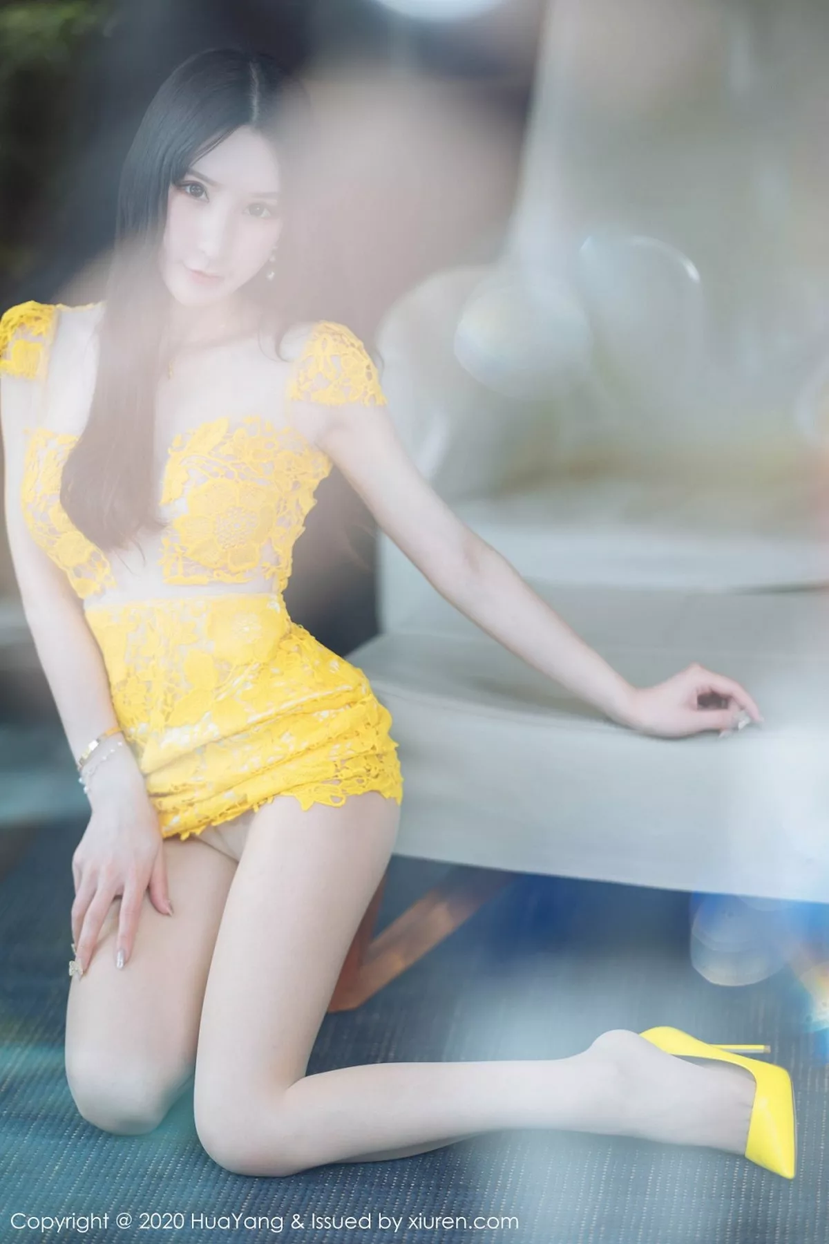 秀人集.com_[HuaYang花漾]Vol.253_女神周于希Sandy三亚旅拍黄色镂空短裙秀火辣身材诱惑写真61P