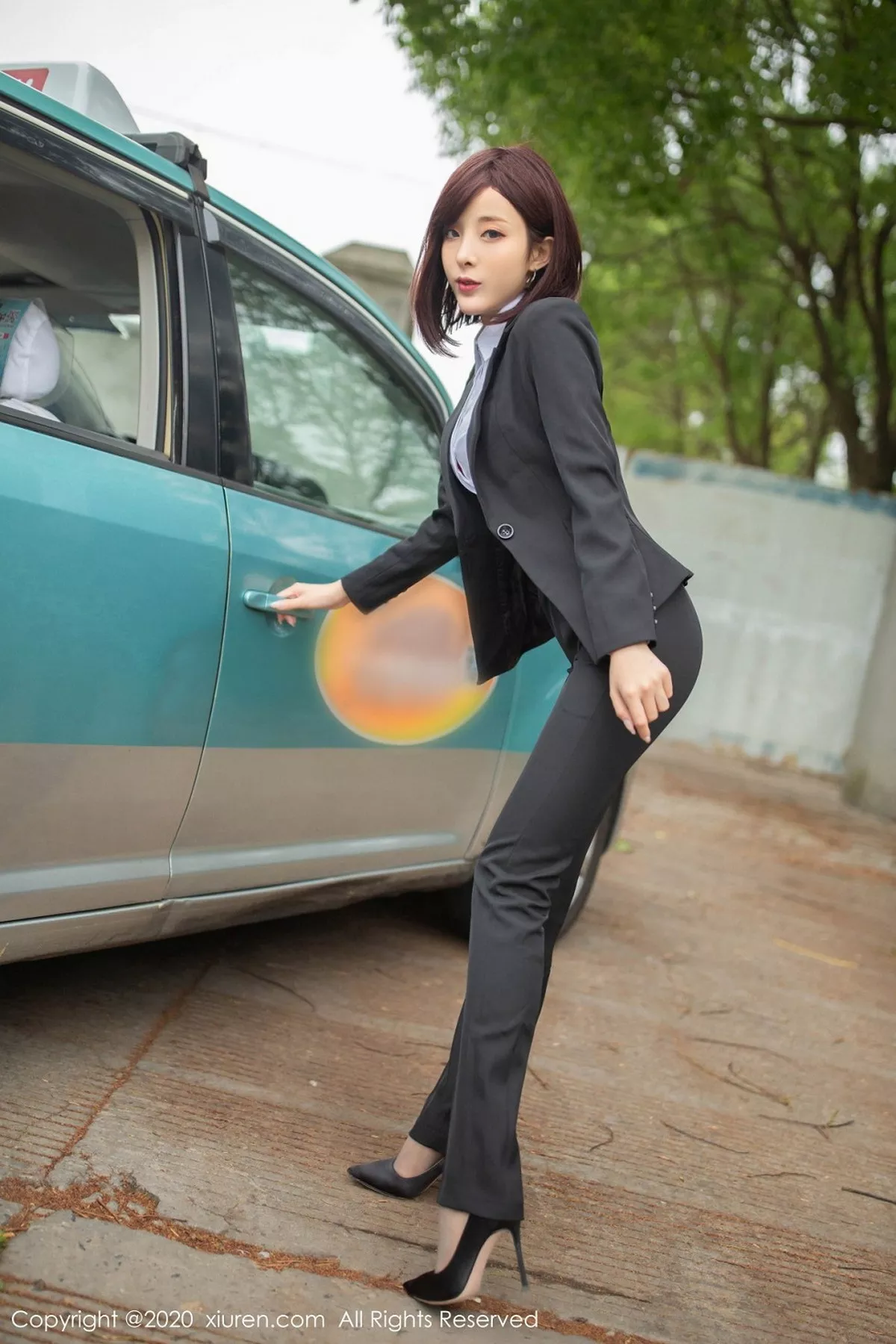 秀人集.com_[XiuRen秀人网]No.2322_嫩模陈小喵出租车司机主题车拍系列红色内衣配无内灰丝诱惑写真76P