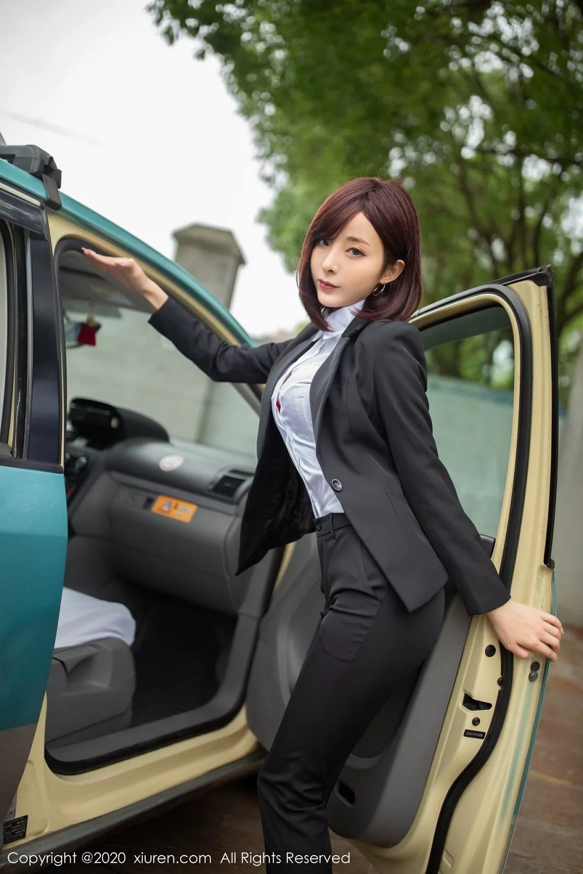 秀人集.com_[XiuRen秀人网]No.2322_嫩模陈小喵出租车司机主题车拍系列红色内衣配无内灰丝诱惑写真76P