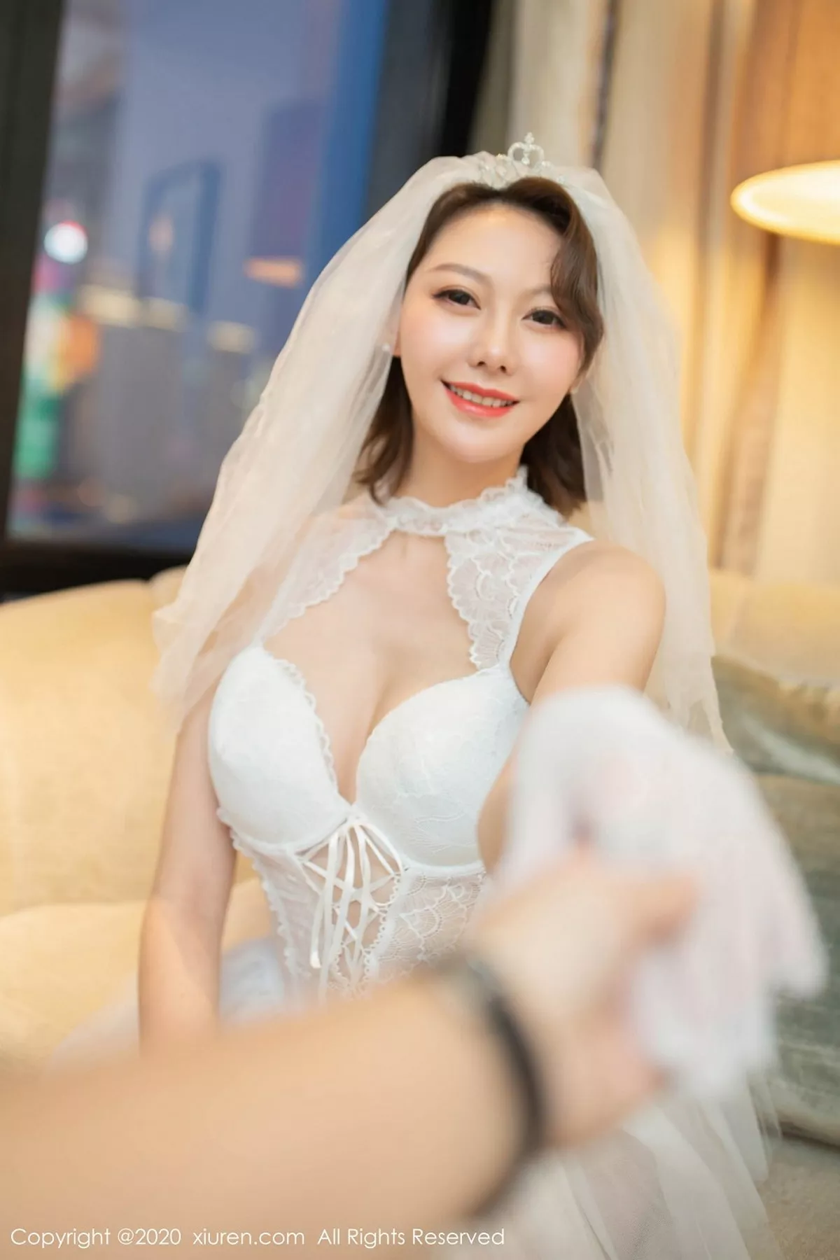 秀人集.com_[XiuRen秀人网]No.2328_气质女神艺轩唯美曼妙婚纱主题私房床上吊带白丝渔网诱惑写真76P
