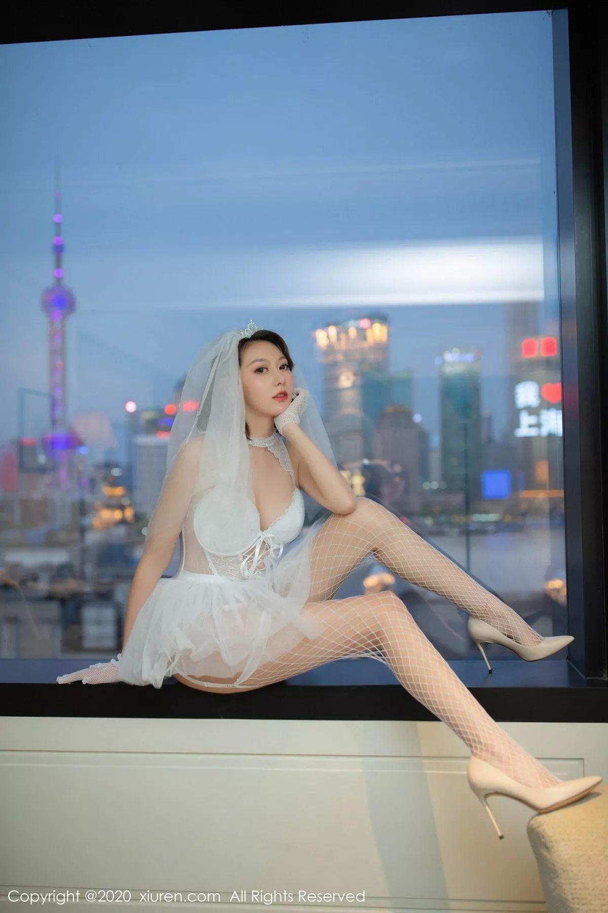 秀人集.com_[XiuRen秀人网]No.2328_气质女神艺轩唯美曼妙婚纱主题私房床上吊带白丝渔网诱惑写真76P