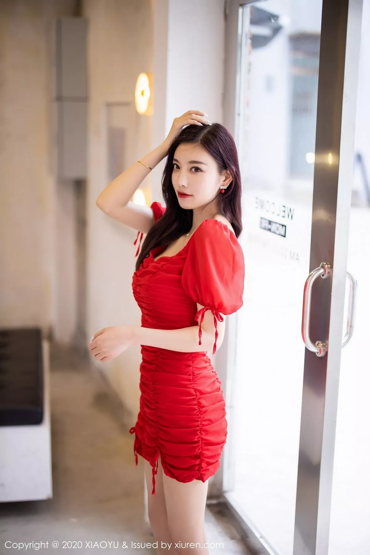 秀人集.com_[XiaoYu画语界]Vol.326_女神杨晨晨sugar街拍主题鲜艳红裙秀完美身材动人写真73P