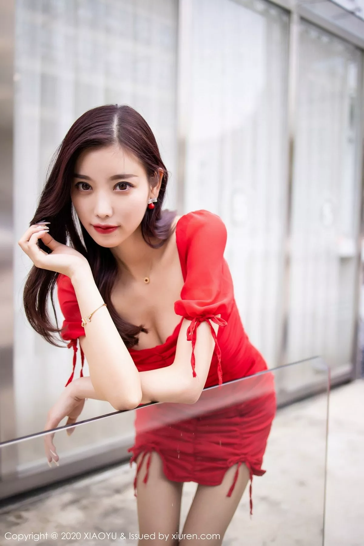 秀人集.com_[XiaoYu画语界]Vol.326_女神杨晨晨sugar街拍主题鲜艳红裙秀完美身材动人写真73P