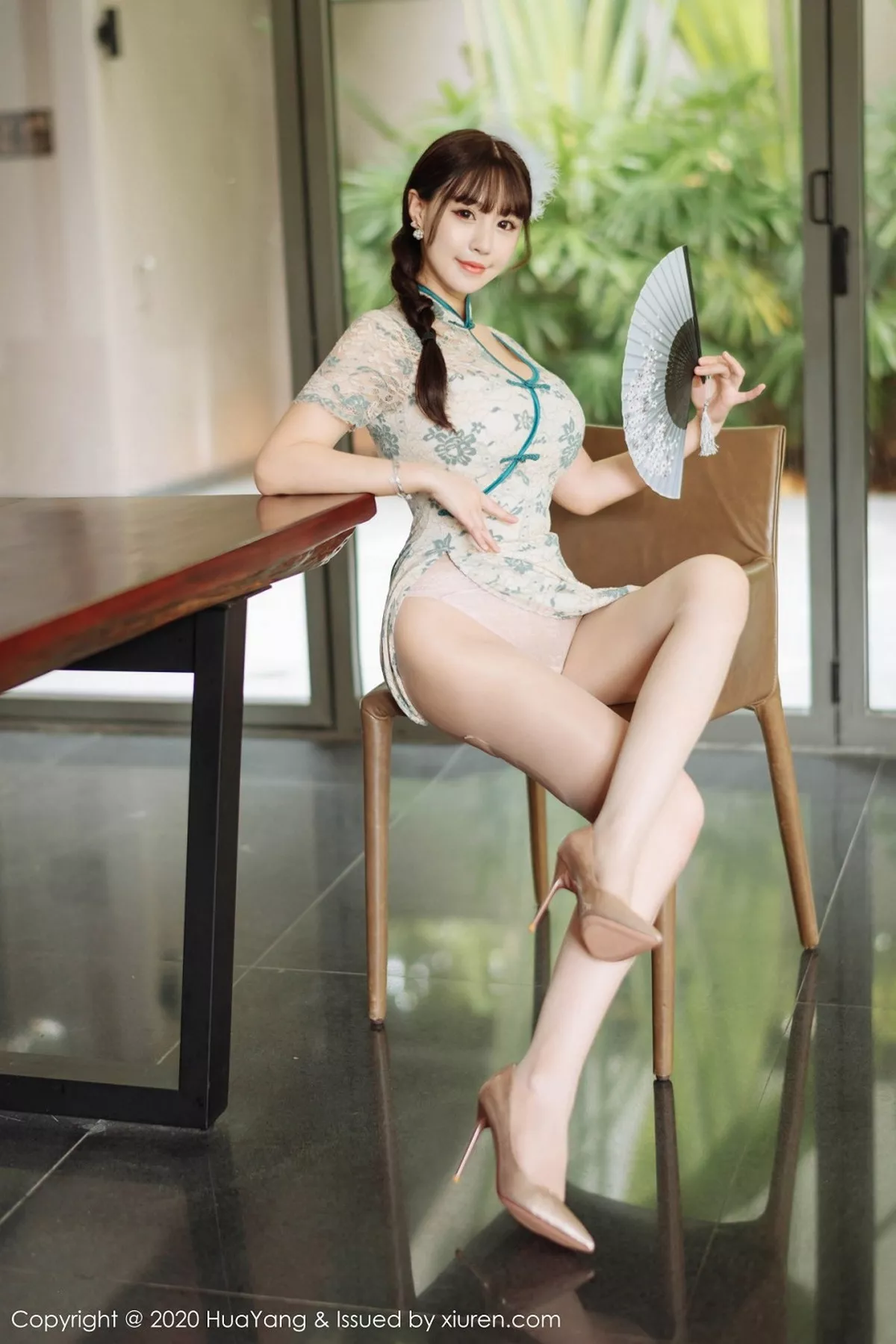 秀人集.com_[HuaYang花漾]Vol.256_女神朱可儿Flower三亚旅拍典雅韵味旗袍配蕾丝内衣诱惑写真56P