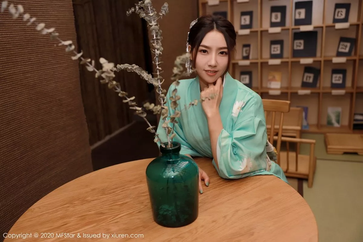 秀人集.com_[MFStar模范学院]Vol.332_嫩模方子萱私房床上日系和服半脱秀完美身材诱惑写真71P