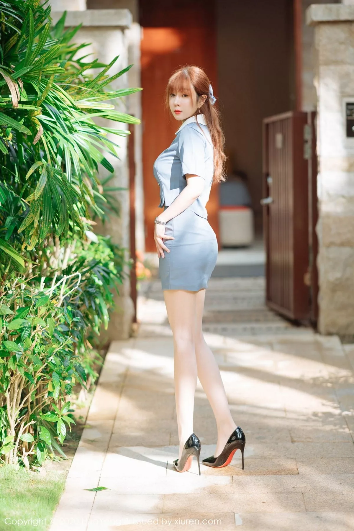 秀人集.com_[HuaYang花漾]Vol.257_女神王雨纯三亚旅拍户外职业装配无内肉丝裤袜诱惑写真87P